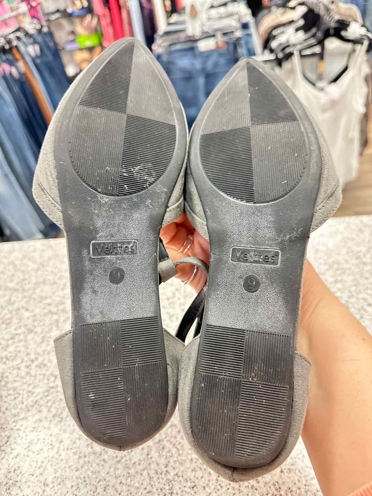 Veittes Size 9 Gray Shoes