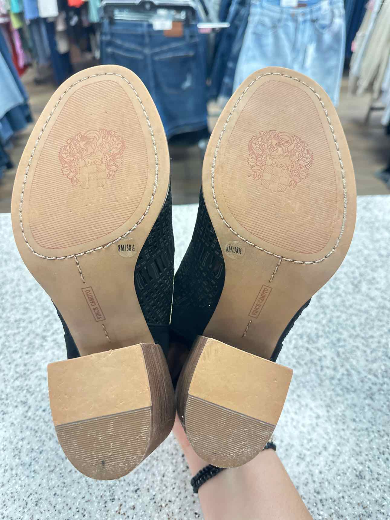 Vince Camuto Size 8 Keannie Lazercut Stacked Heel Sanda Black Shoes
