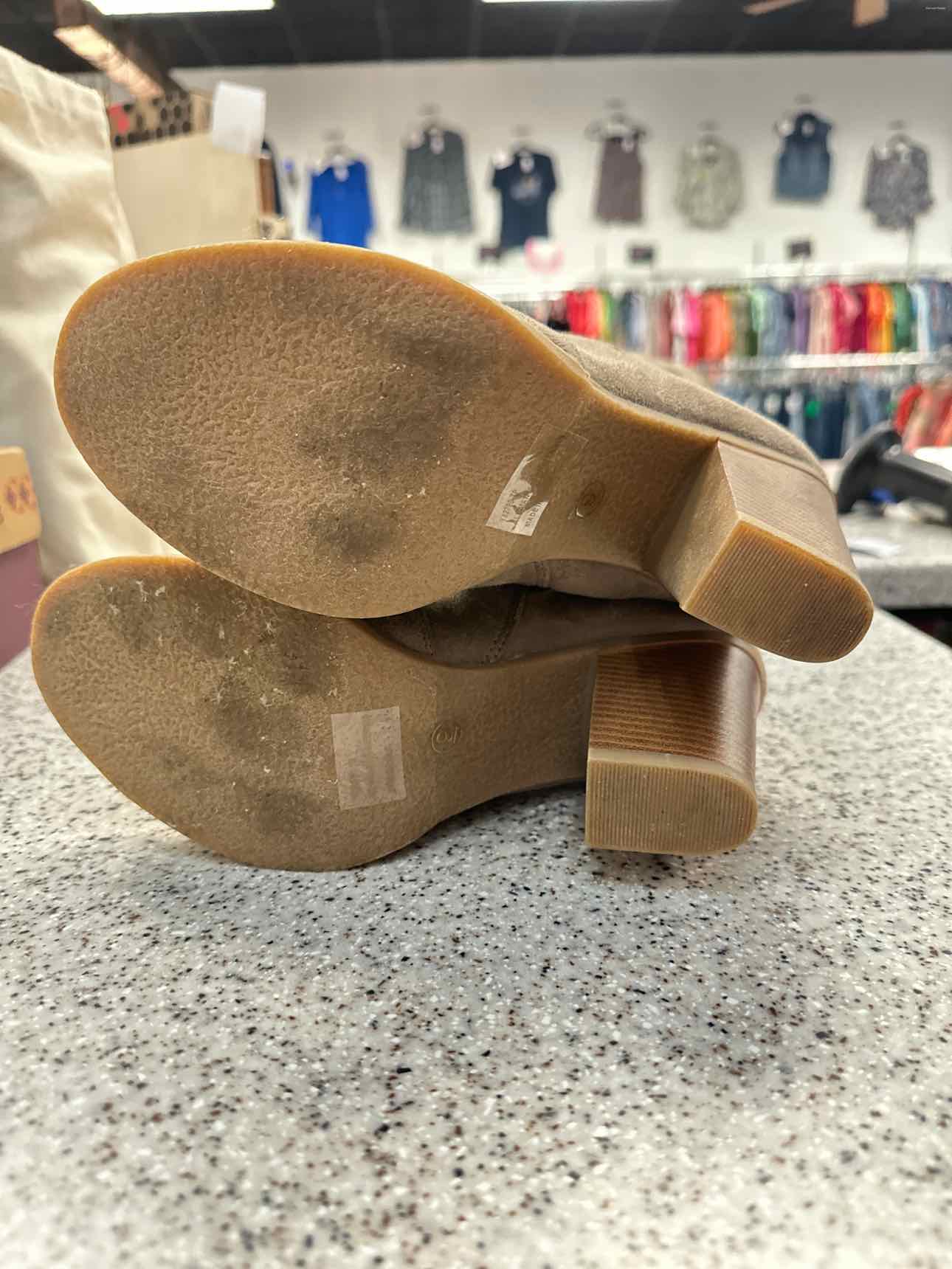 Venus Size 9 Taupe Boots