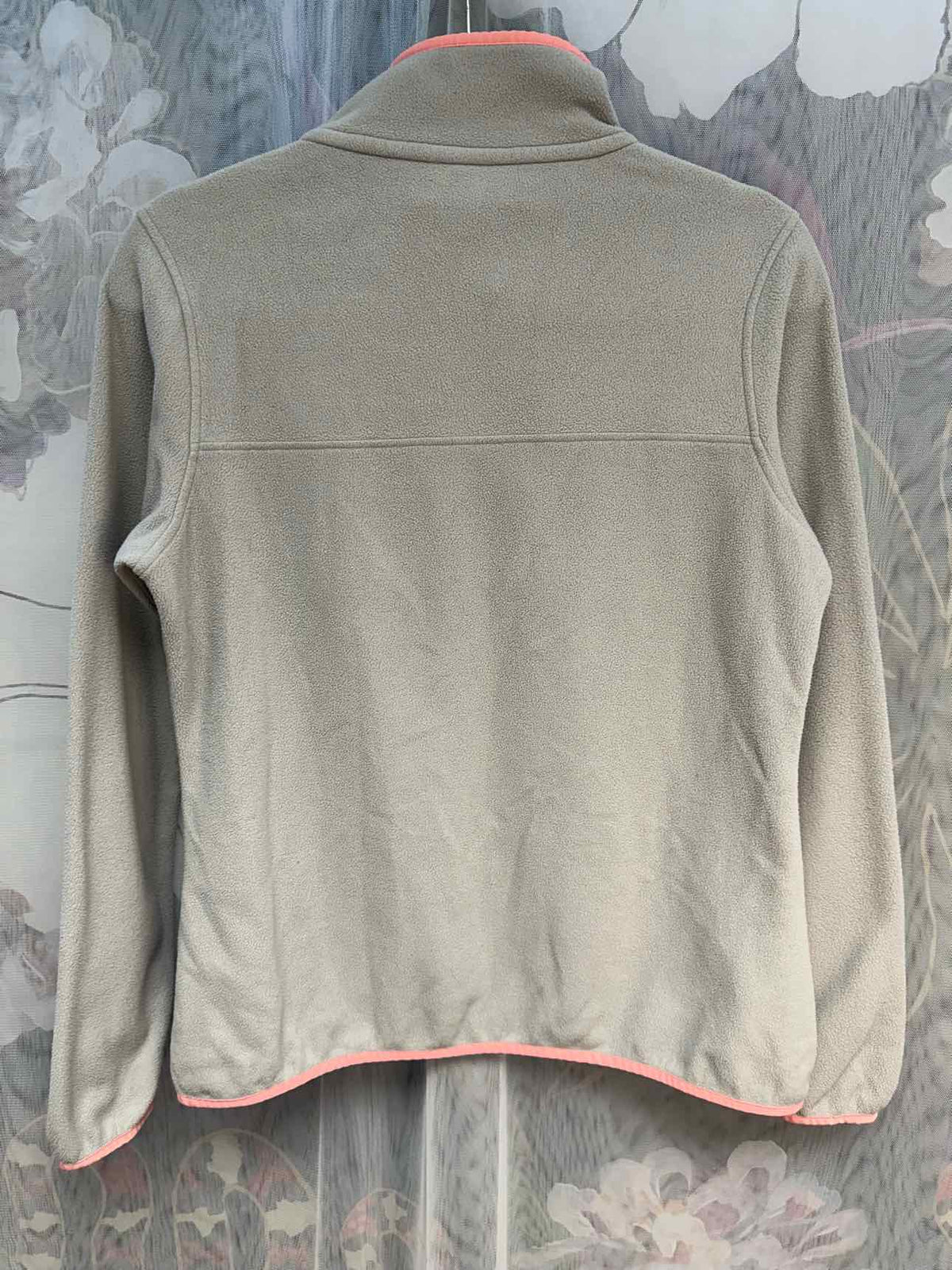 Patagonia Size Small Grey/Pink sweat shirt