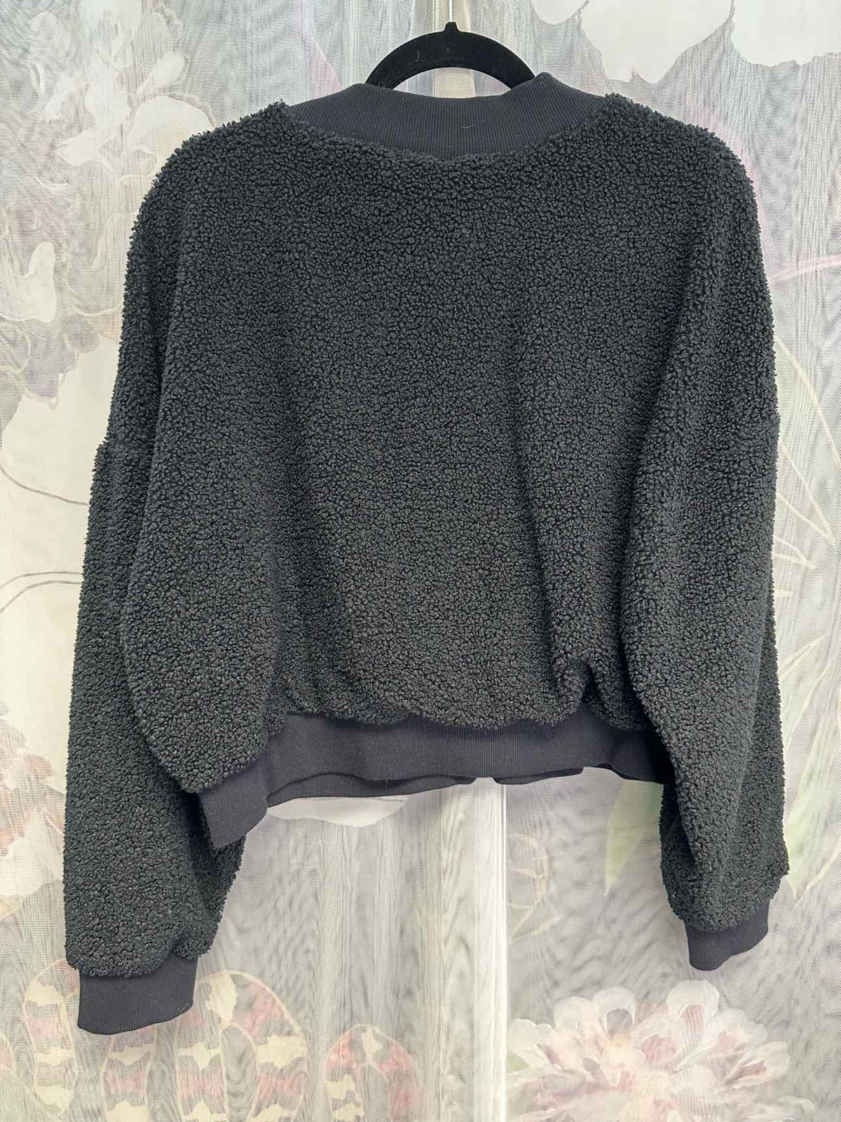 Fabletics Fuzzy Cropped Long Sleeve Crewneck Size XL Black Top