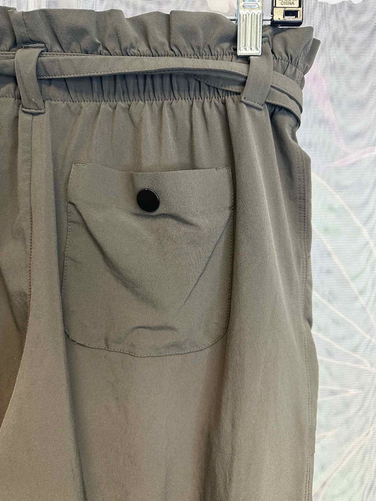 Athleta Paperbag Belted Lightweight Nylon Size 6 Grey Pants