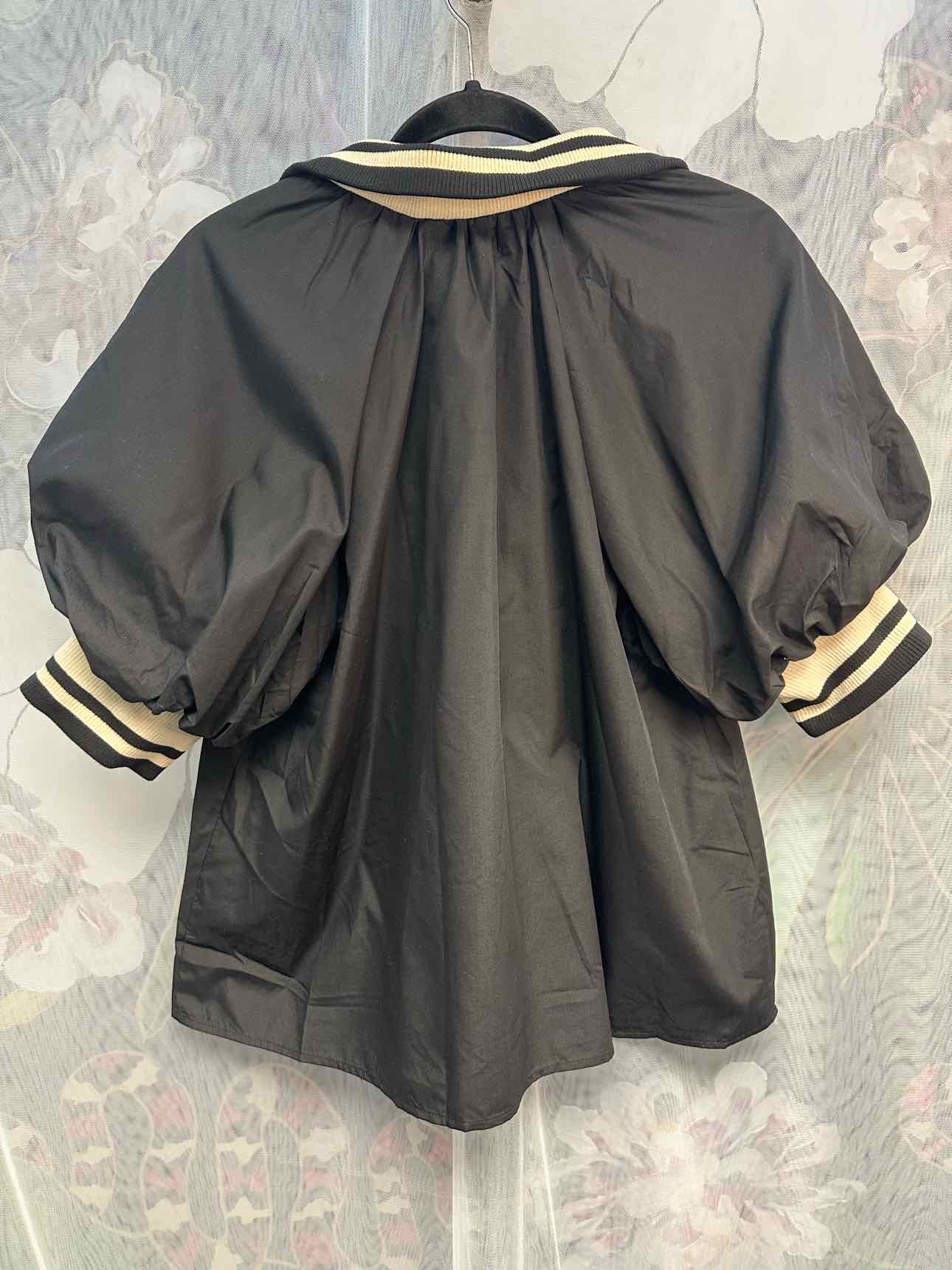 entro NEW NWT Pullover Puffy Short Sleeve Size Large Black/Cream Top
