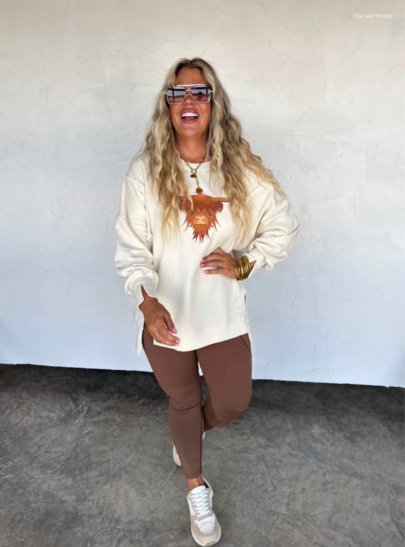 Highland Cow Classic Crew Pullover Cream Sweat Shirt