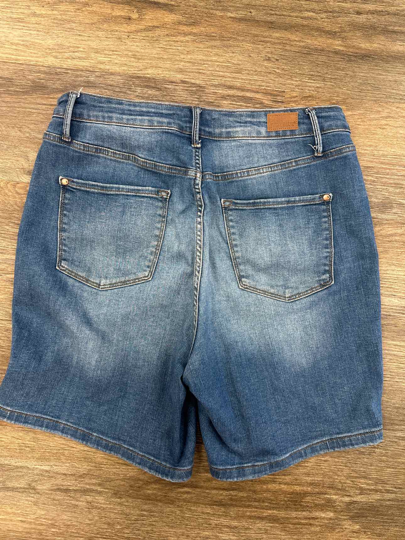 Judy Blue Size 1XL High waist tummy control double button Bermuda Shorts NWT