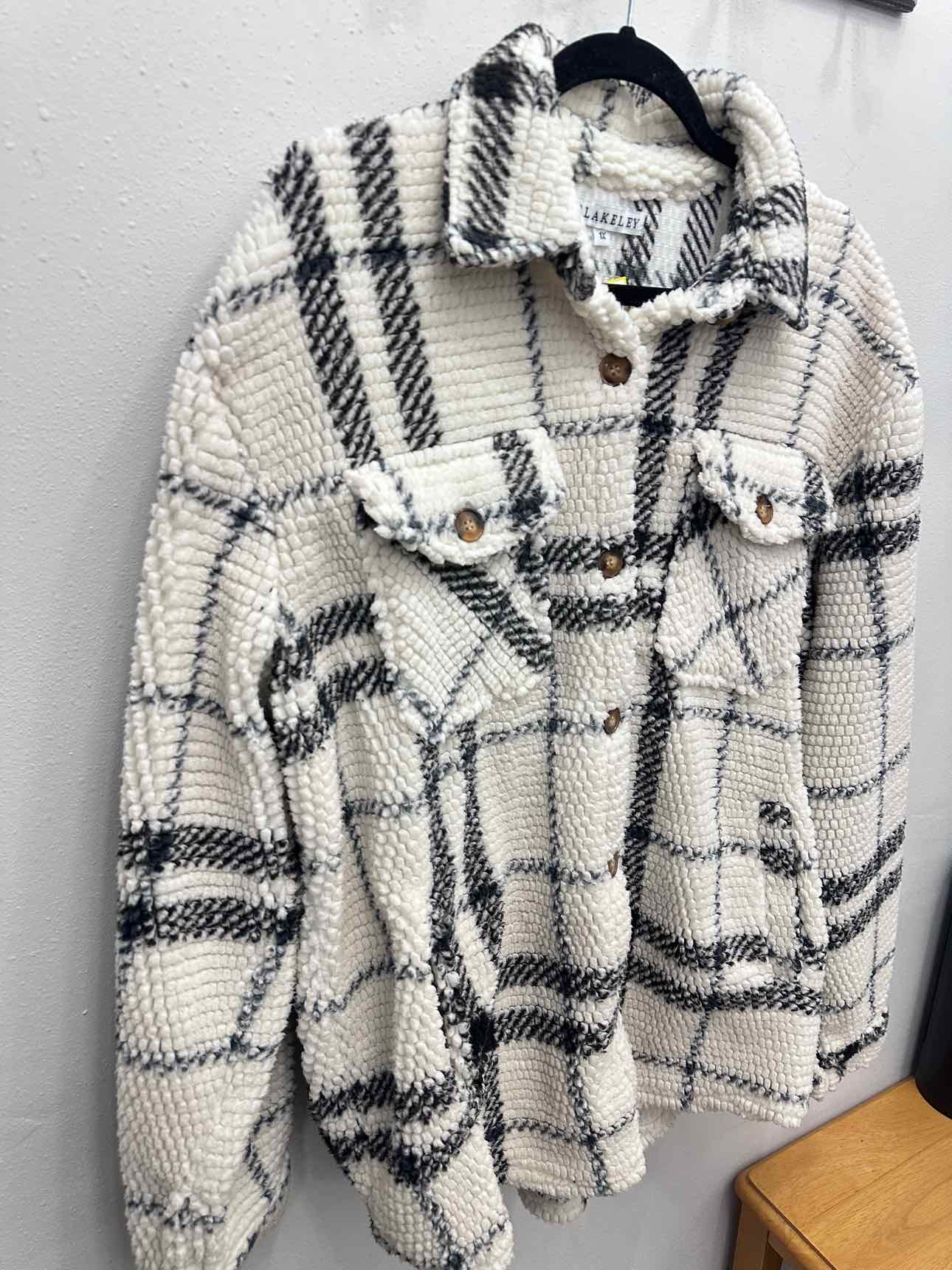 Blakeley Size 1X Sherpa Fuzzy Plaid White and Black Shacket Jacket (Consigned)