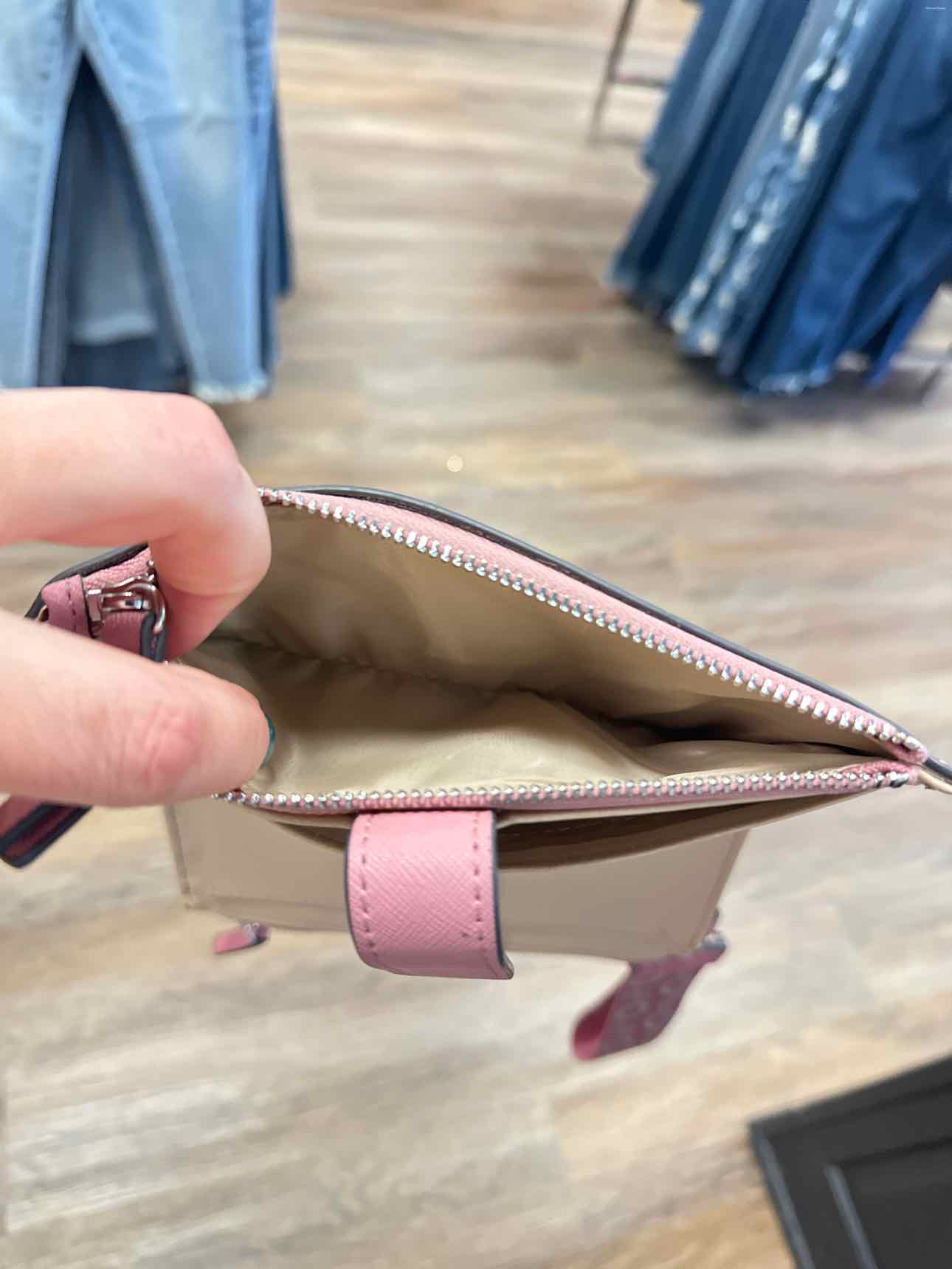 Guess Size Medium Blush Wristlet