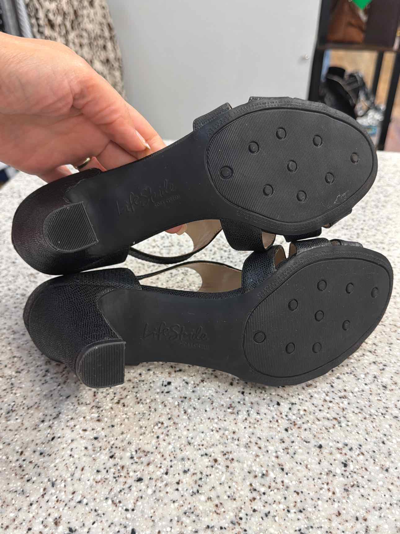 Life Stride Size 9 Strappy Dress Sandals T-Strap Open Toe Block Black sandal