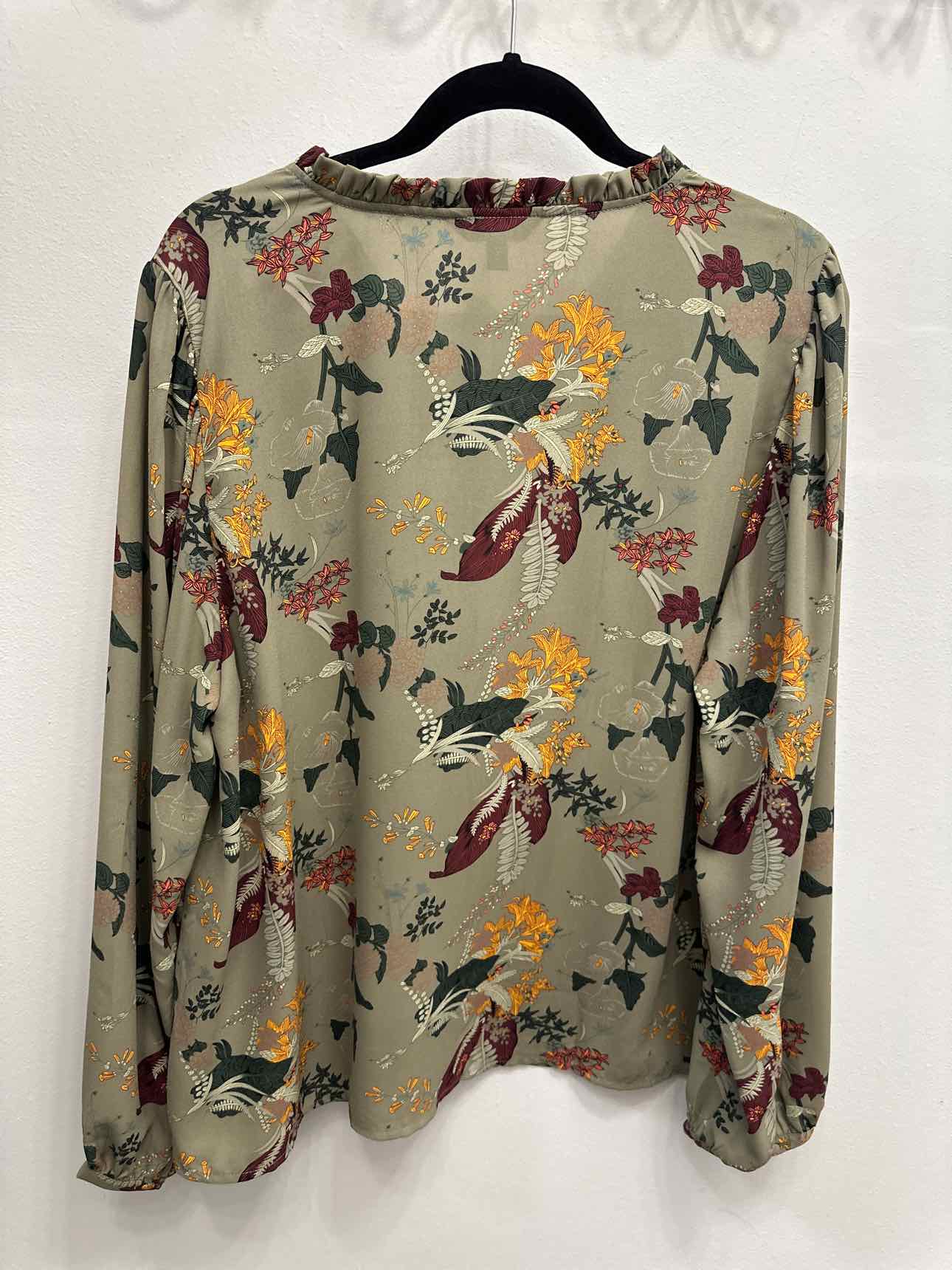 Well Worn Size XL Olive Top