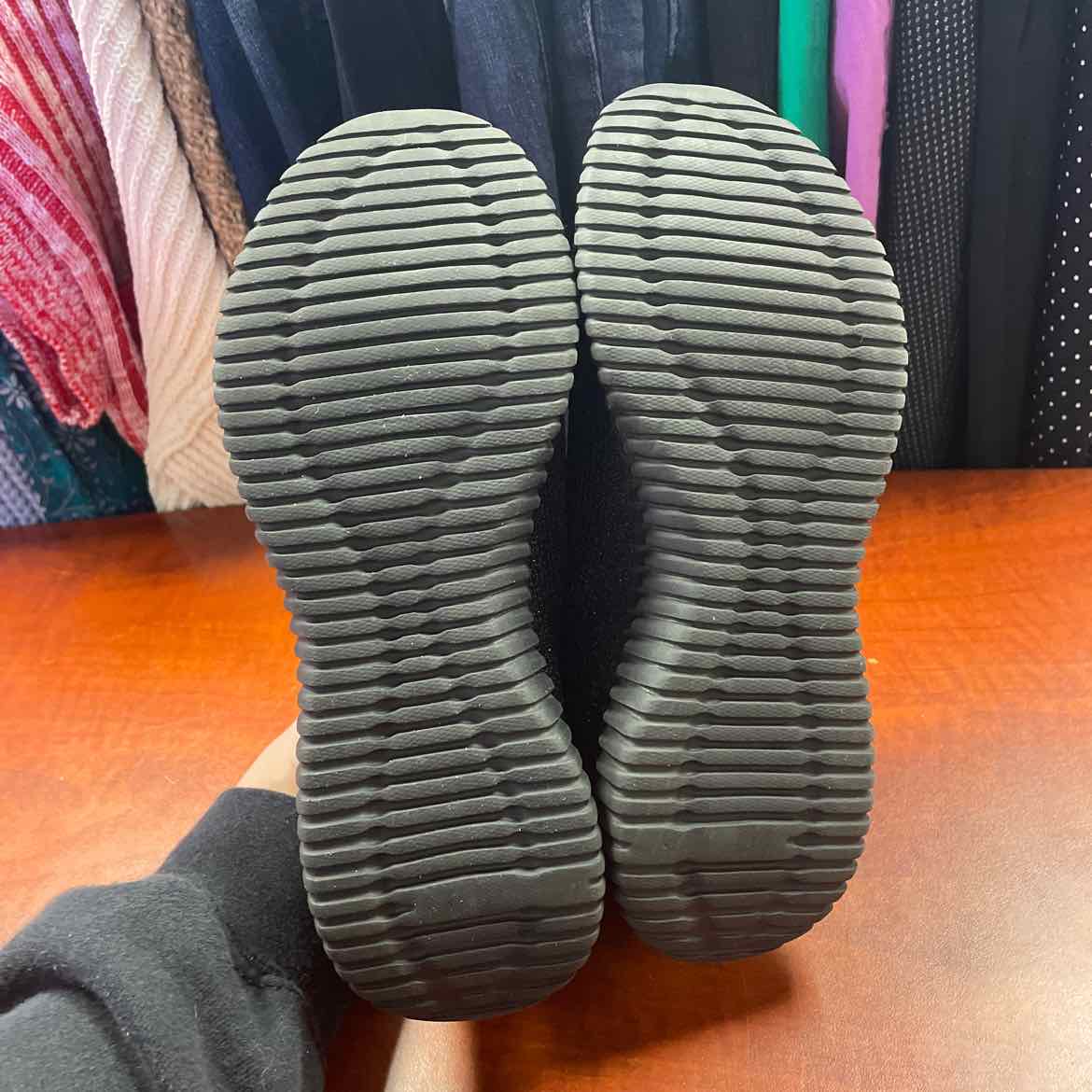 Skechers Size 8 Black Sneakers