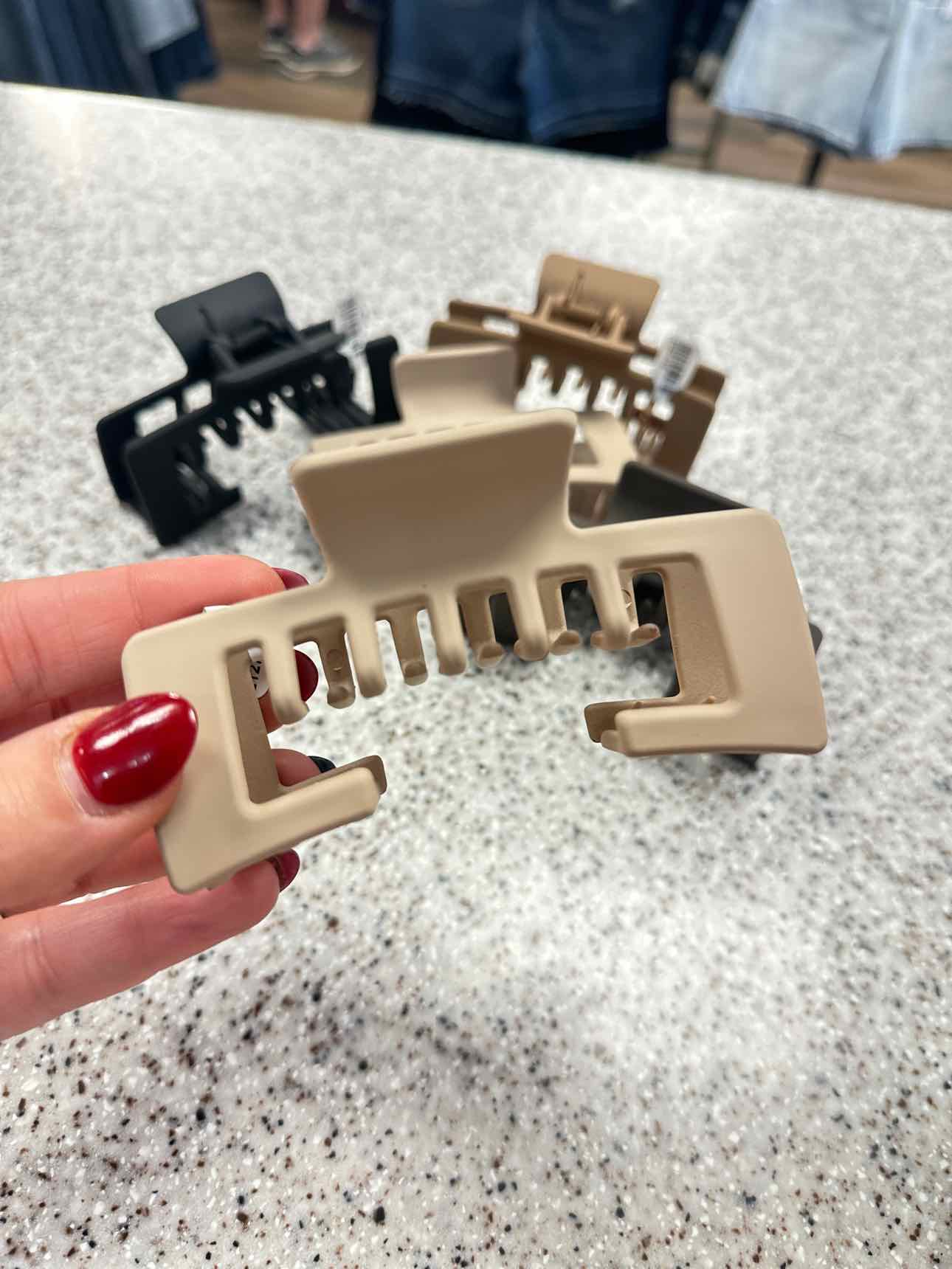 Notched Out 4" Hair Claw Clip