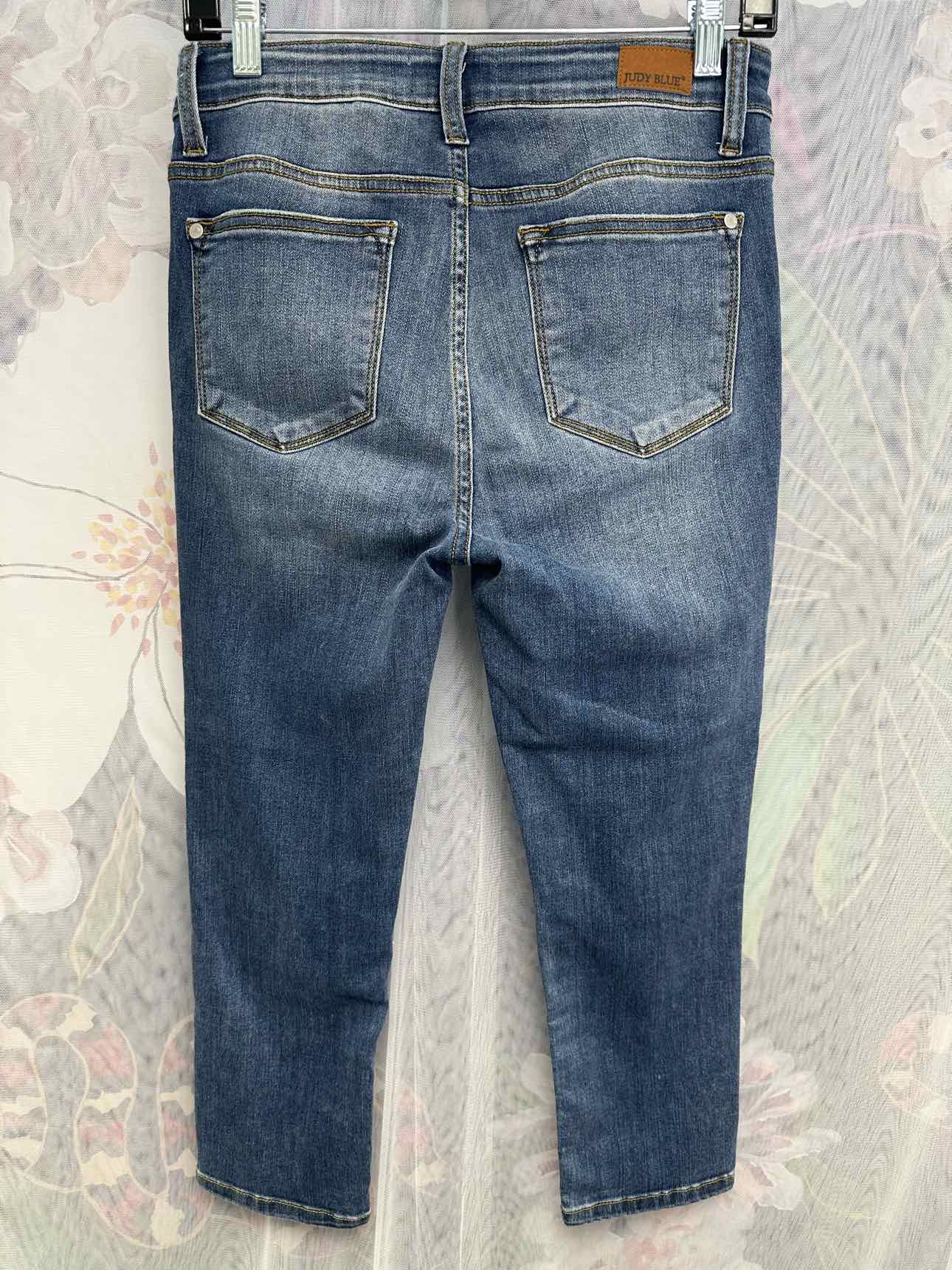 Judy Blue Distressed Skinny Fit Size 7/28 Denim capris
