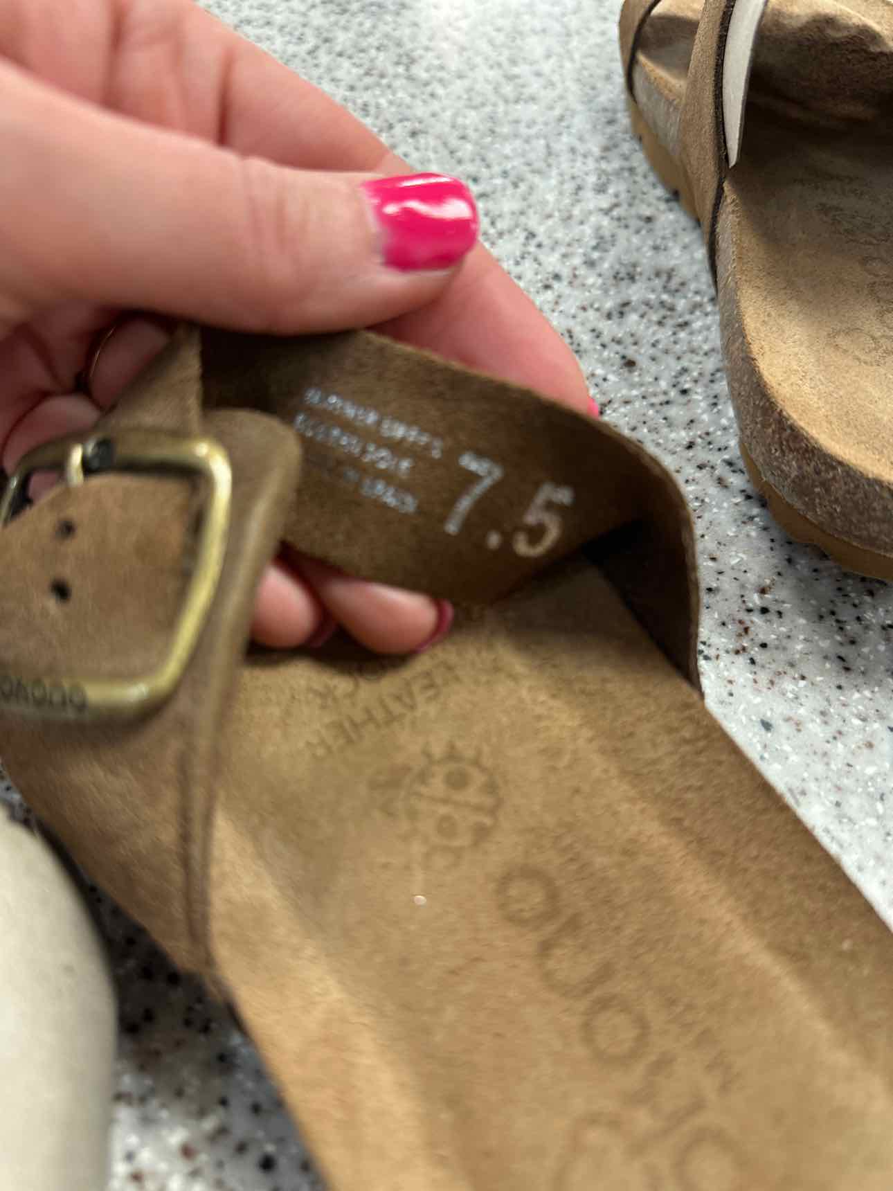Yokono Size 7.5 Tan sandal