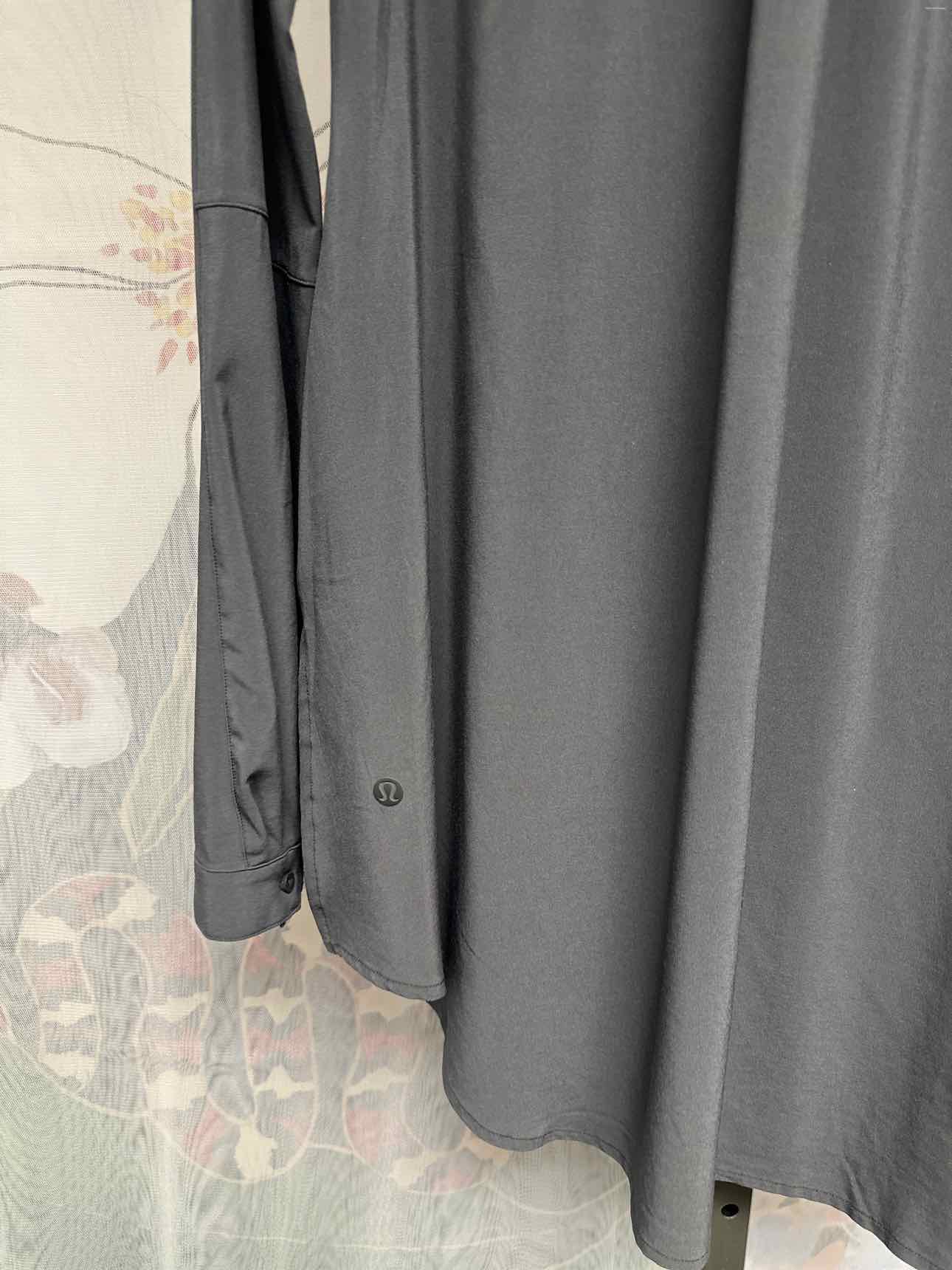 Lululemon Size 2 Gray Top
