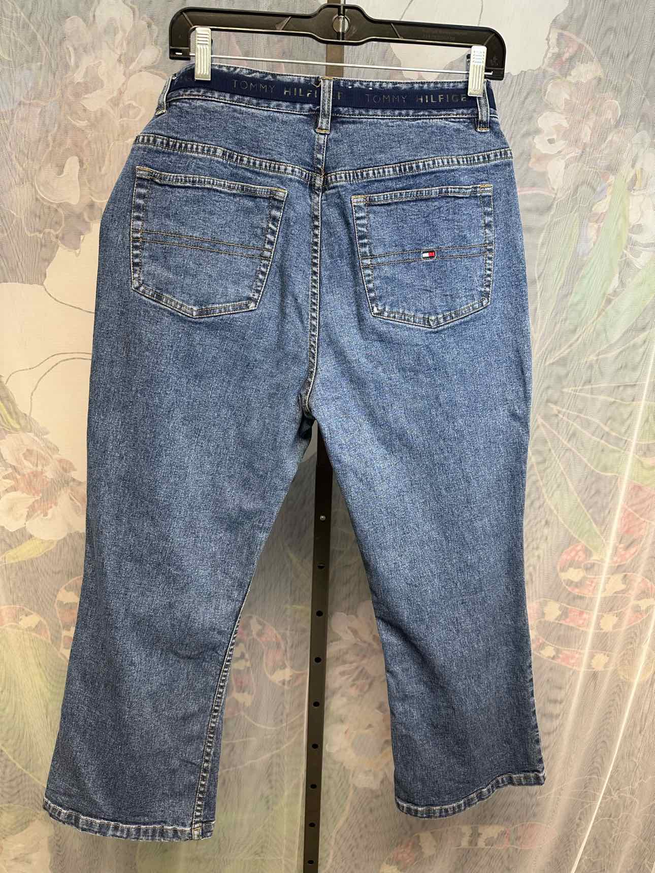 Medium wash, stretch, cropped flare, 'Tommy' waistband