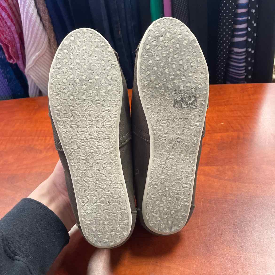 TOMS Size 7 Gray Shoes