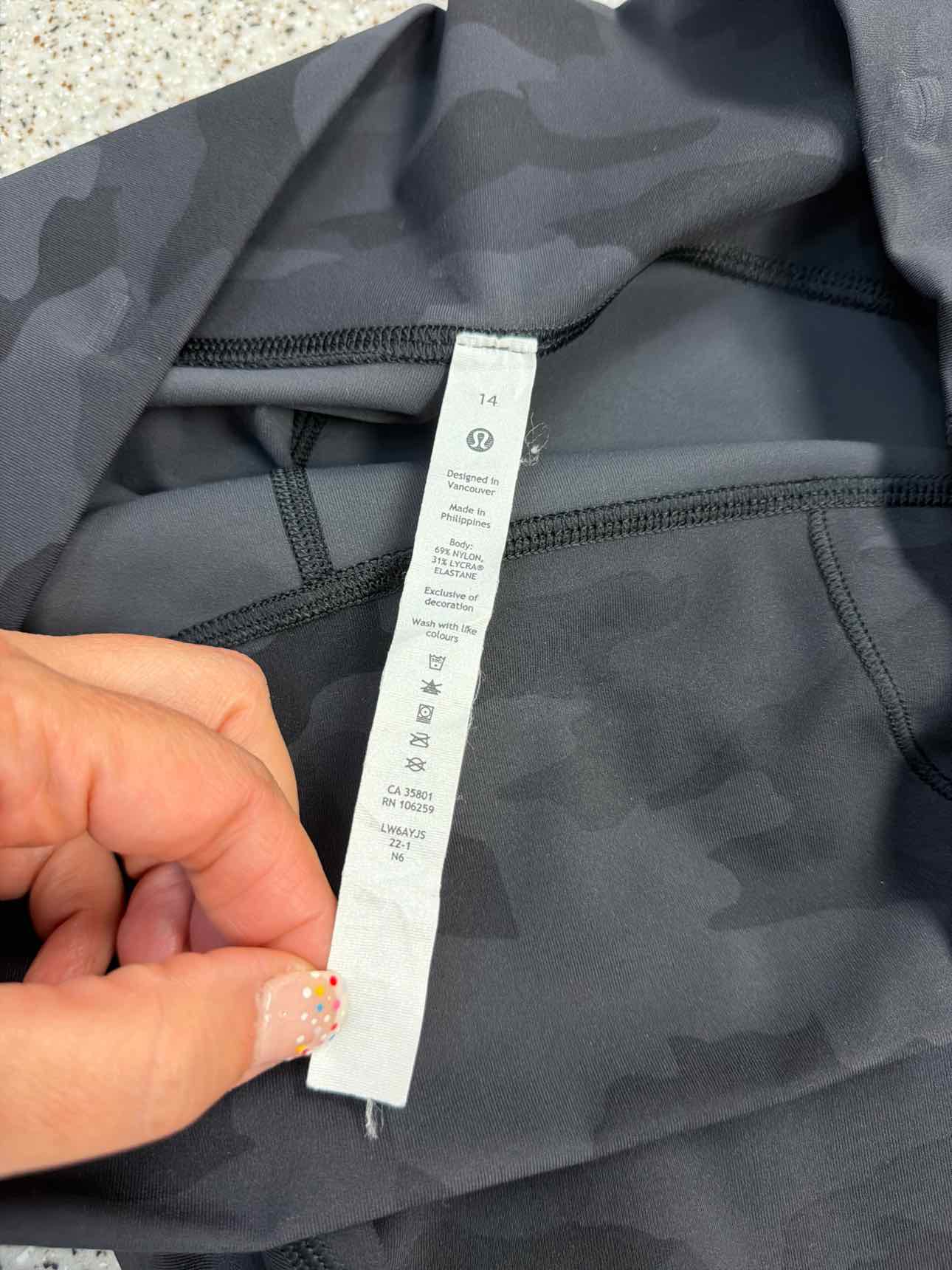 Lululemon Size 14 Align High Rise Crop Capri Camo Print Charcoal Athletics