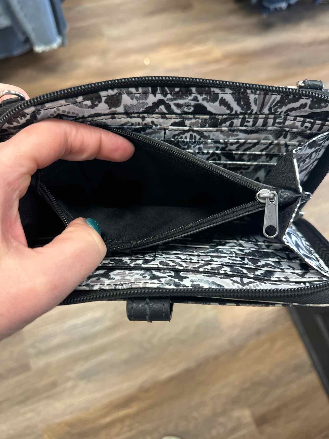 Sakroots Size Large gray/black Wallet