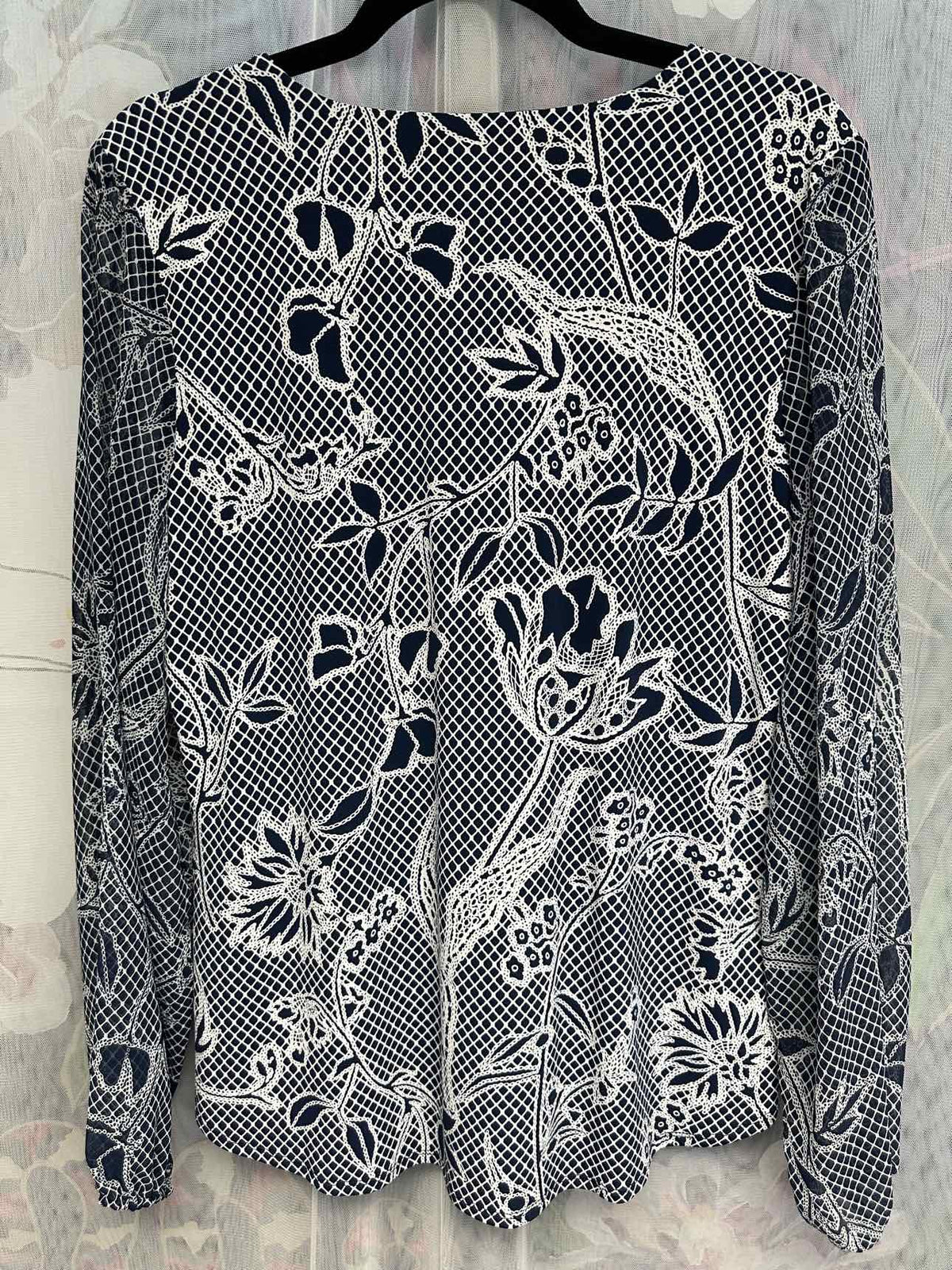 WHBM NEW NWT Floral Print Long Sleeve Blouse Size Medium Navy/White Top