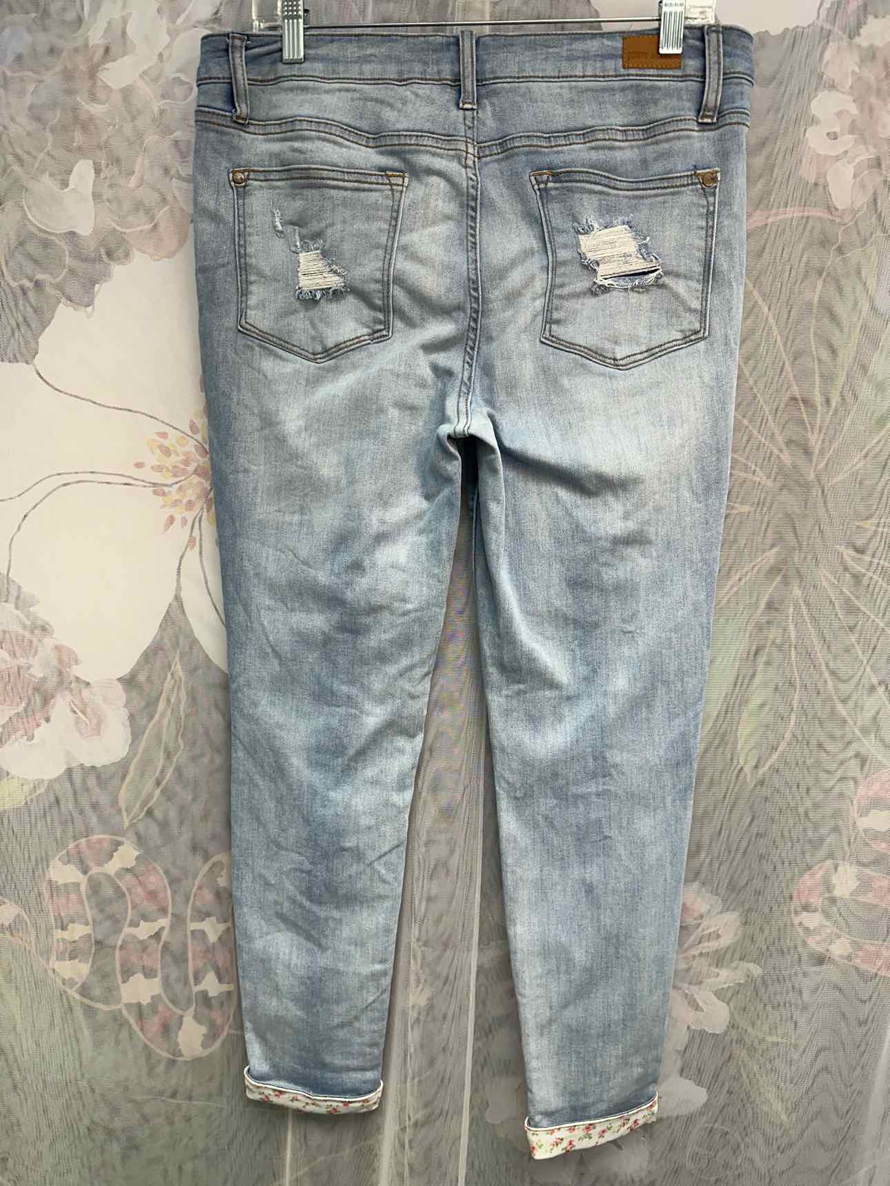 Judy Blue Floral Patch Distressed Skinny Fit Size 13/31 Denim Jeans