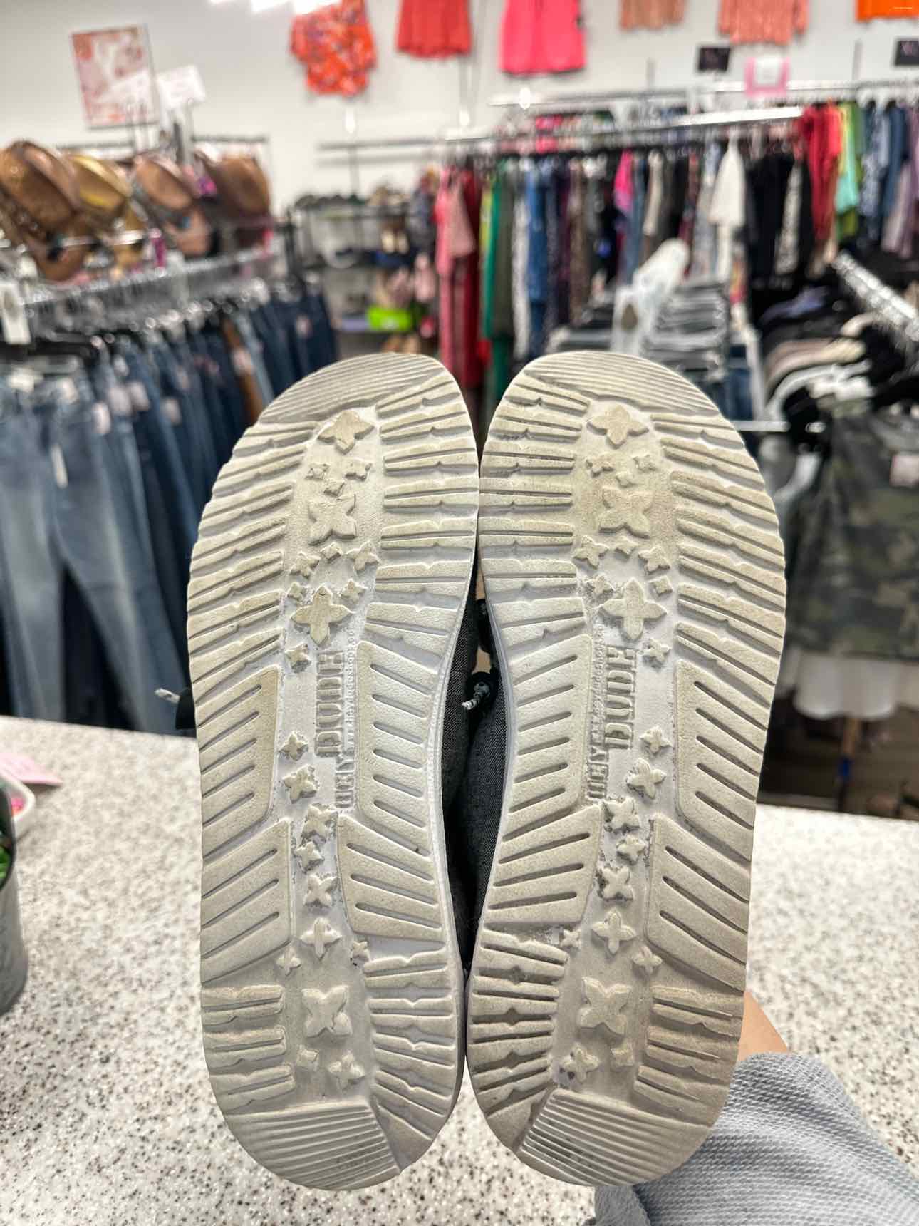 Hey Dude Size 9 Gray Shoes