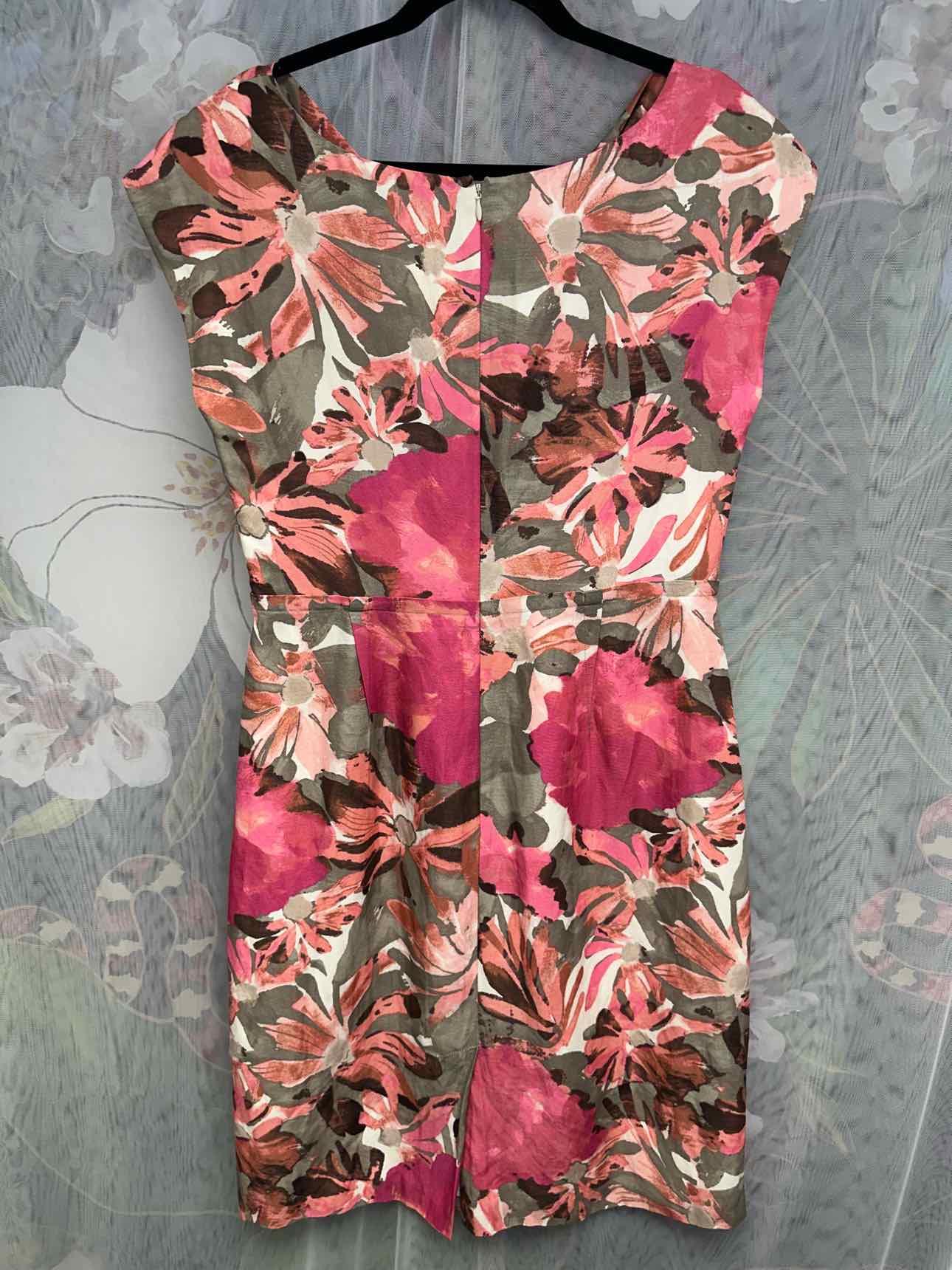 Banana Republic Mad Men Floral Short Sleeve Ruched Neckline Size 12 Pink Dress