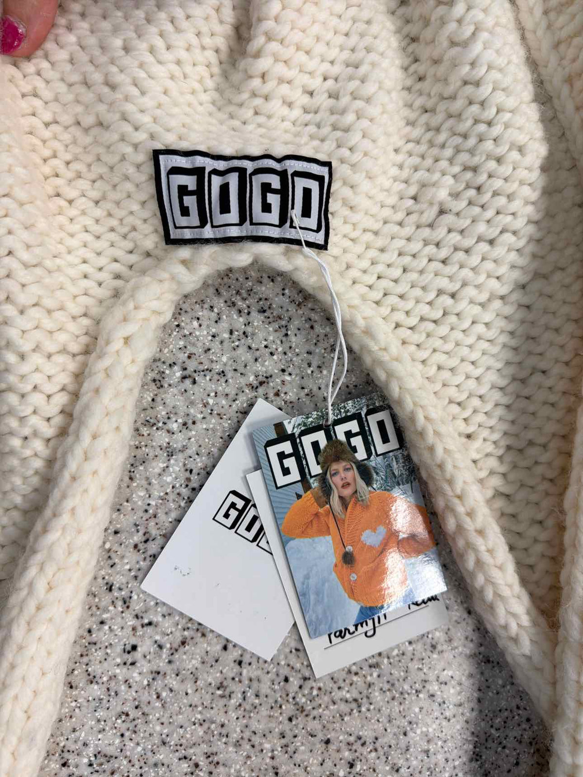 GOGO Cream-White Knit Hooded Scarf Heart Graphic NEW NWT