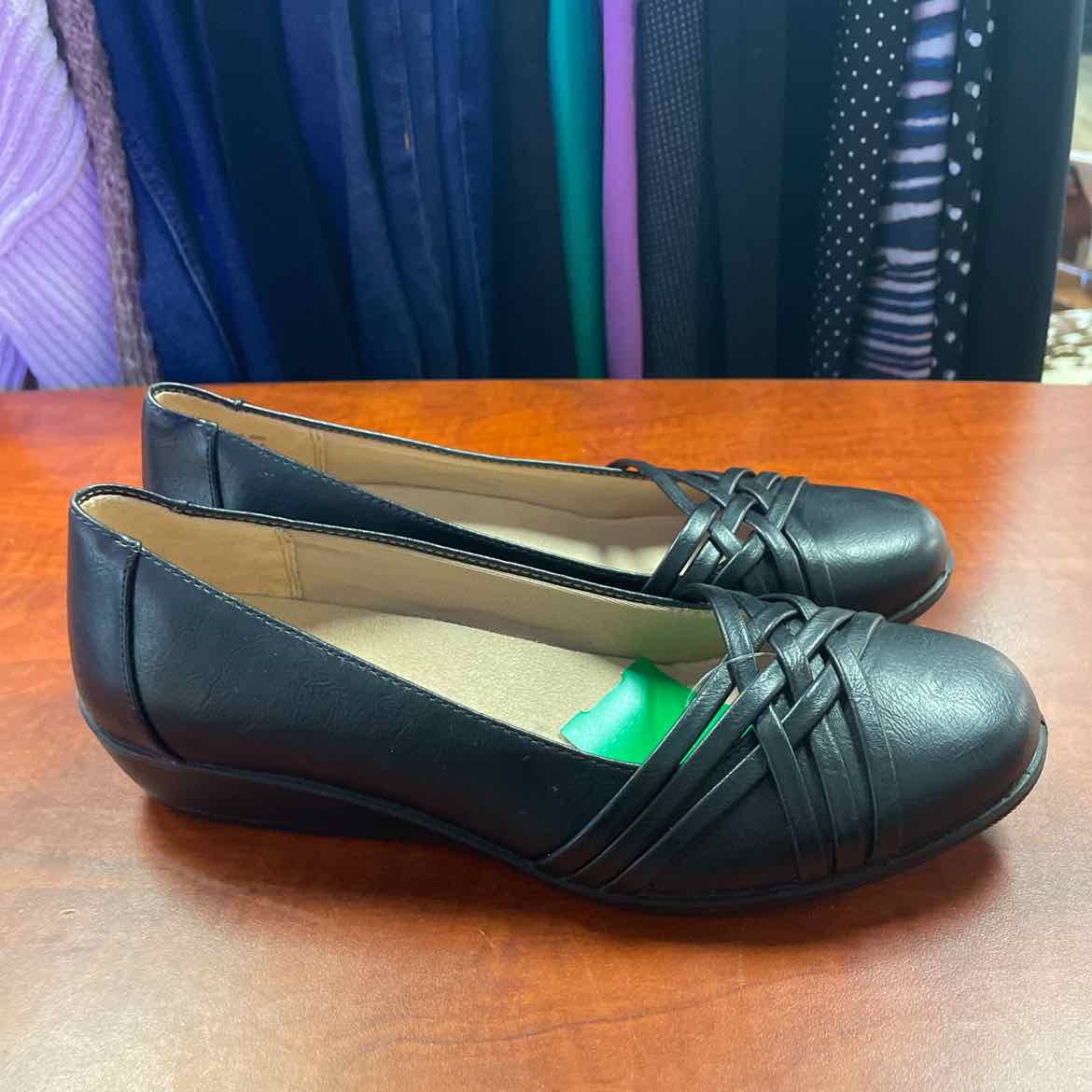 LifeStride Incredible Ballet Flats Crisscross Strap Size 8 Black Shoes