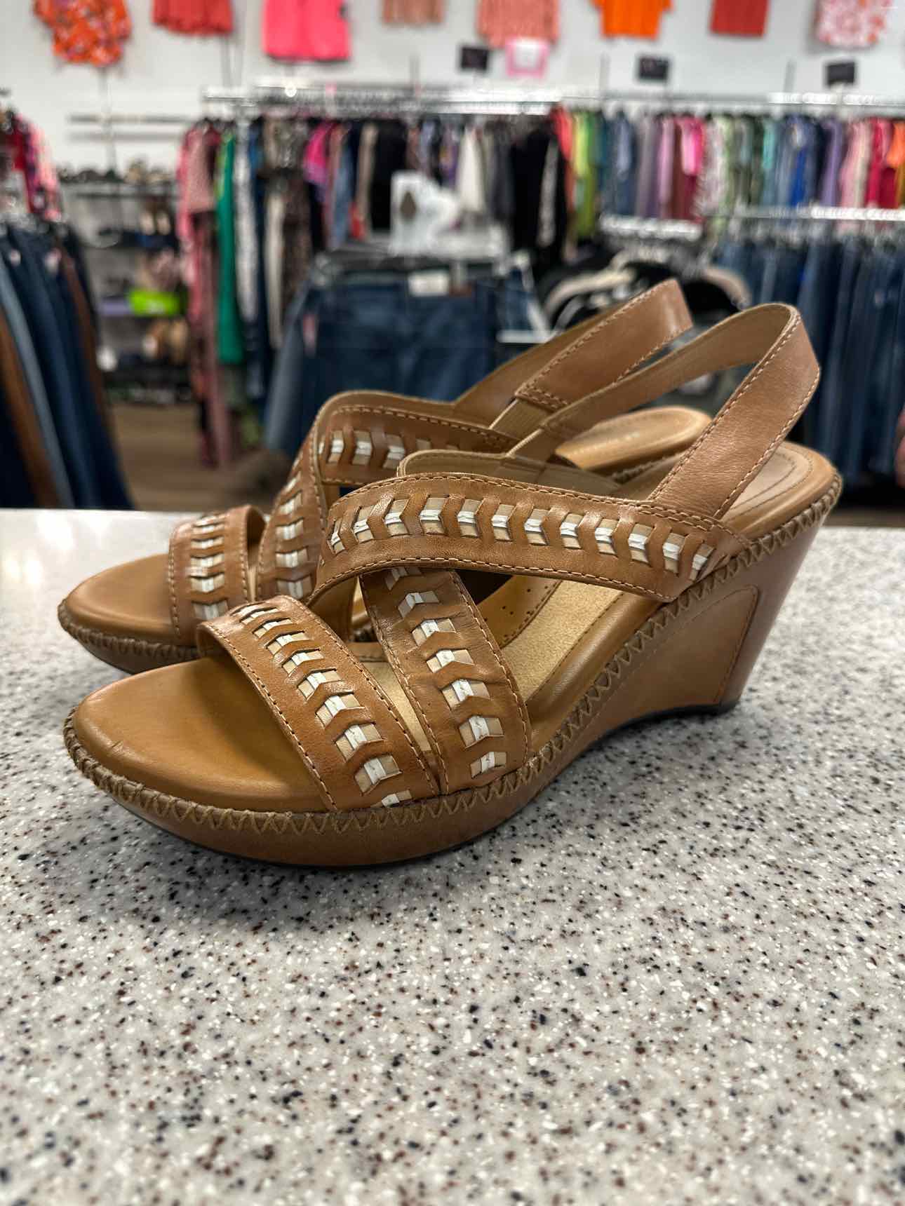 NATURALIZER Size 9 Camel sandal