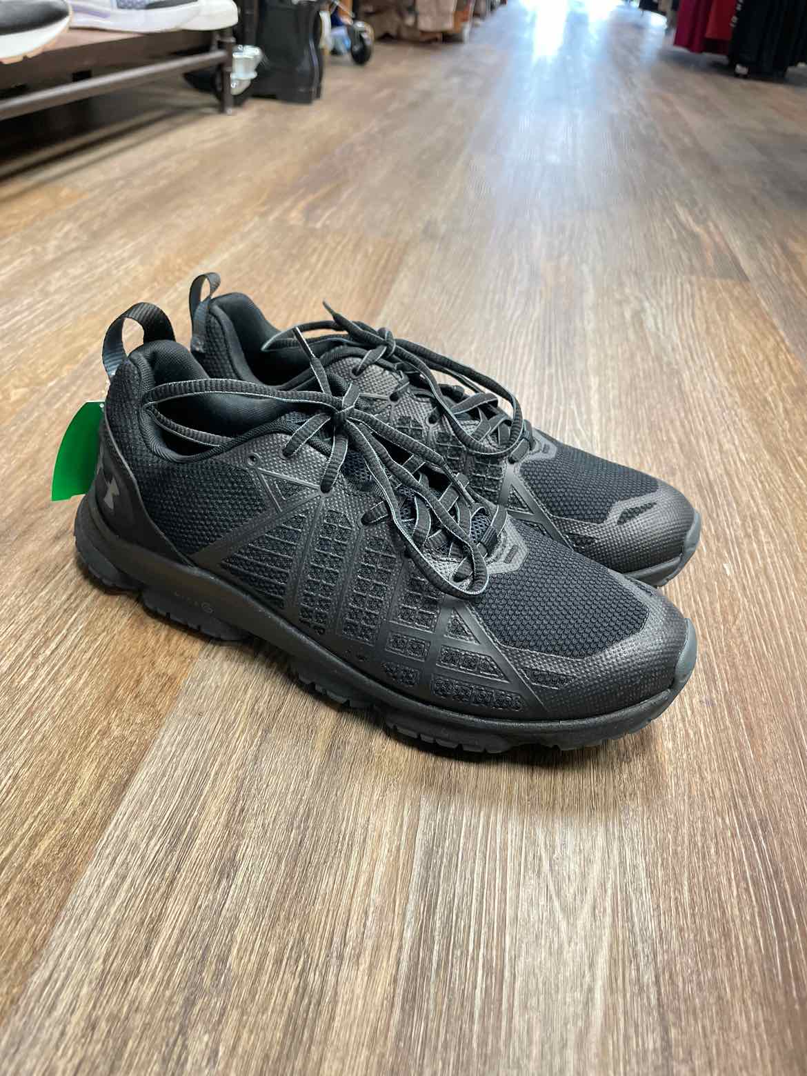 Under Armour Size 10 Black Shoes