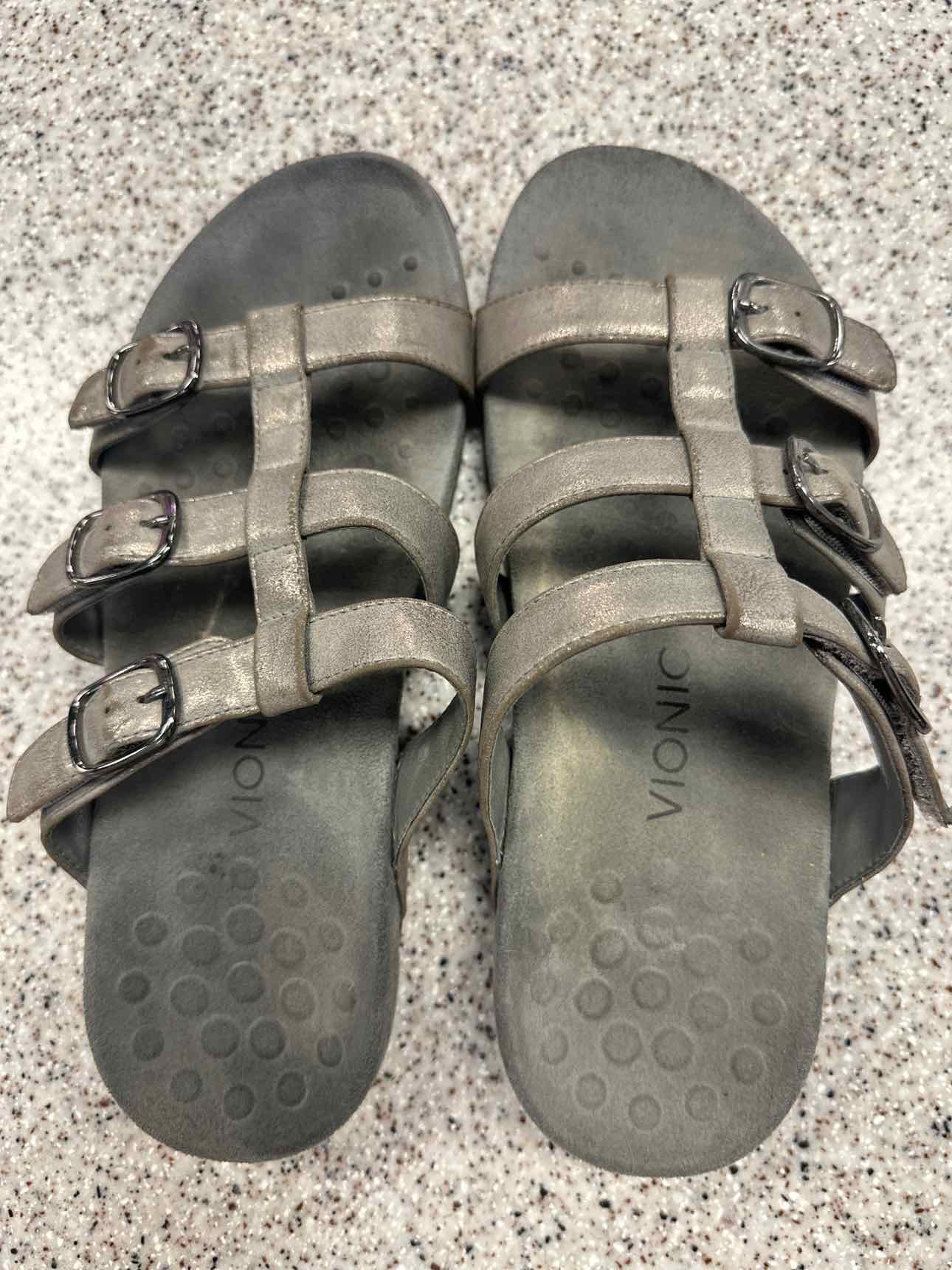 Vionic Size 10 Gray Misa Patent Leather Buckle with Velcro Straps Sandals