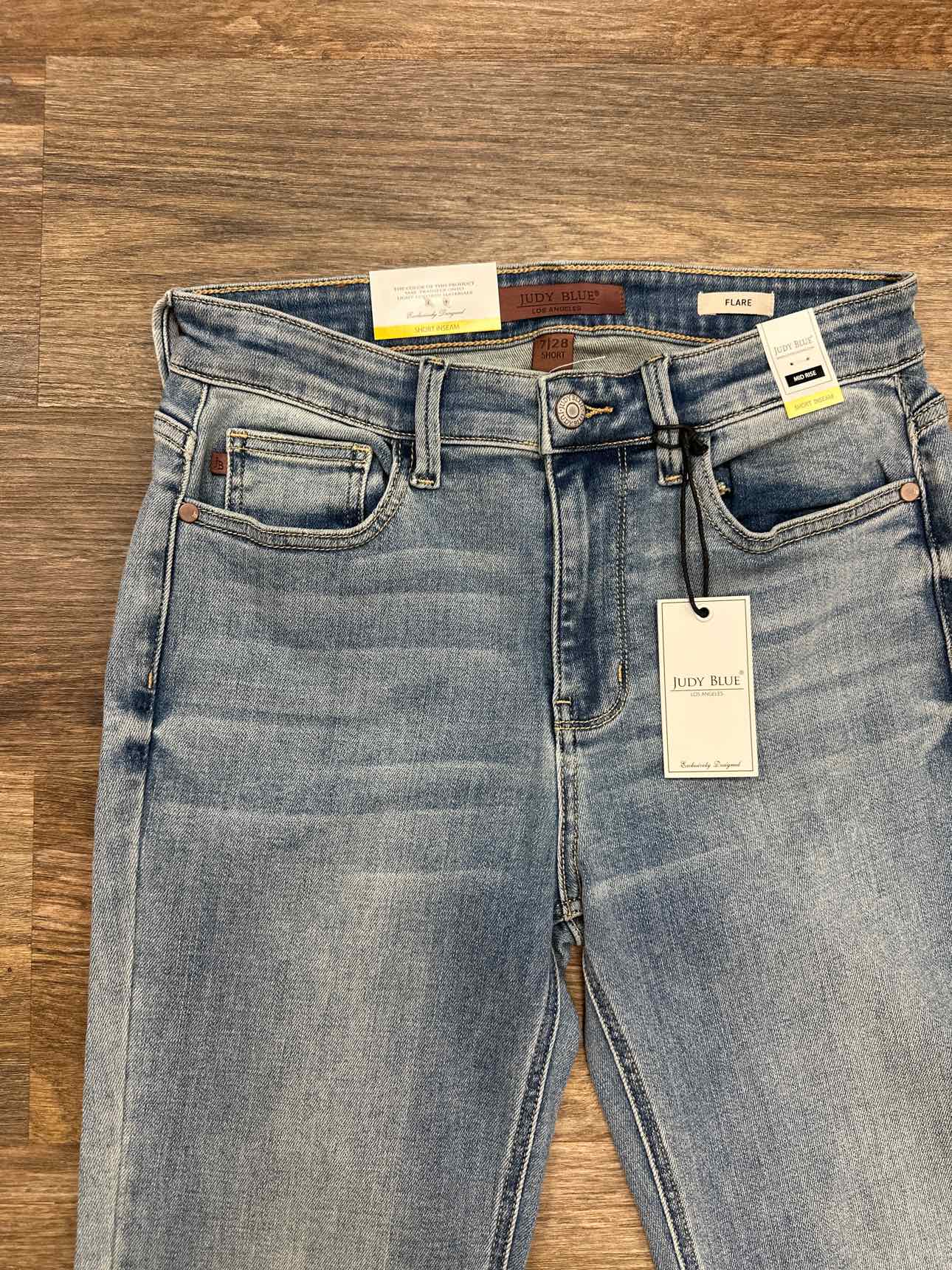 Judy Blue Jeans, SHORT INSEAM, Mid Rise Flare