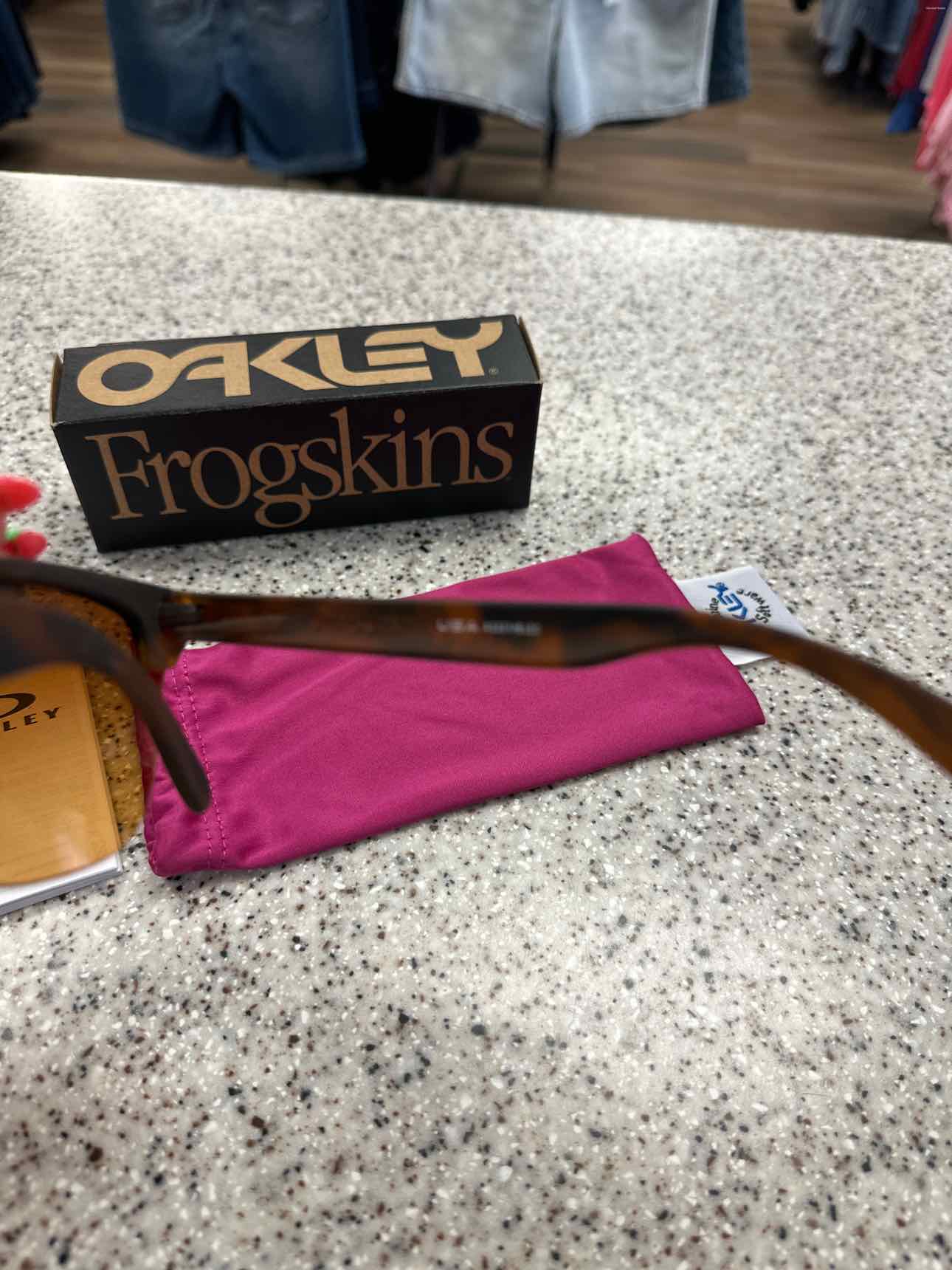 Oakley Size Brown Tortose Cat Eye Sunglasses NEW NIB