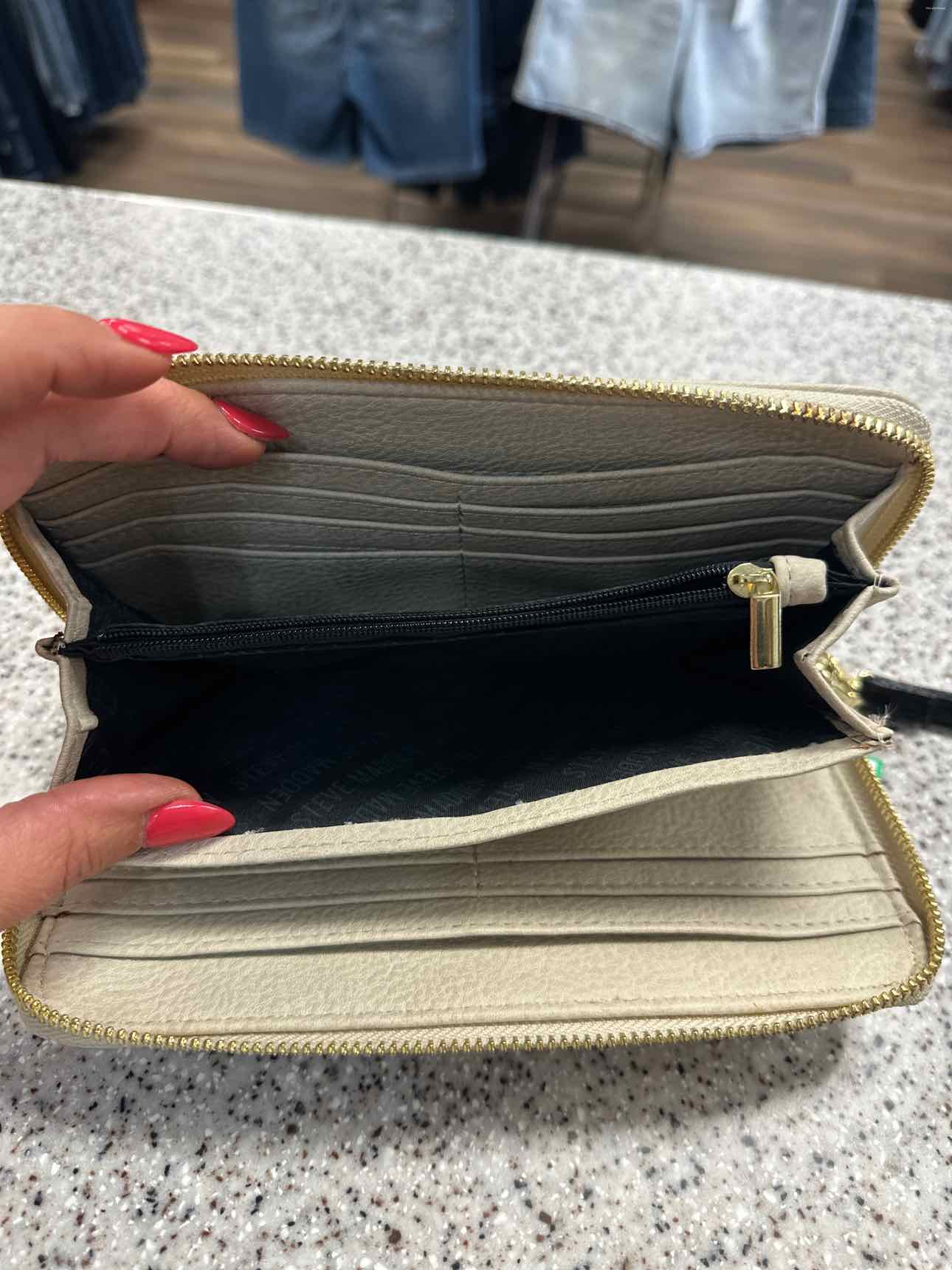 Steve Madden Size Small Tan and Black Long Zippy Wristlet Wallet