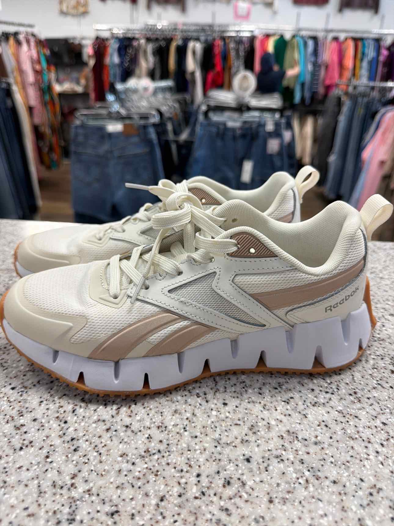 Reebok Size 7.5 Cream Sneakers
