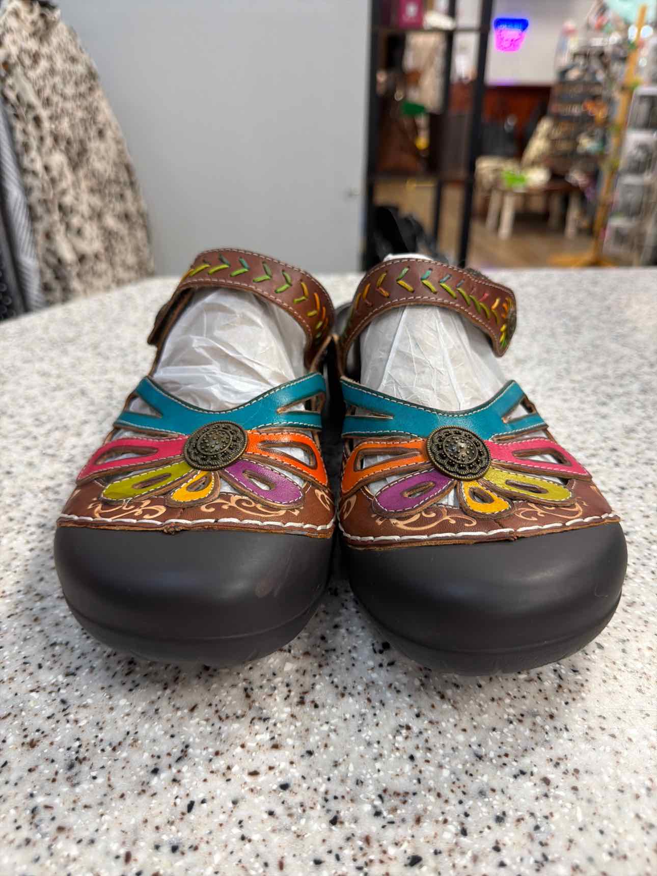 L'artiste Size 40 Brown/Multi Shoes