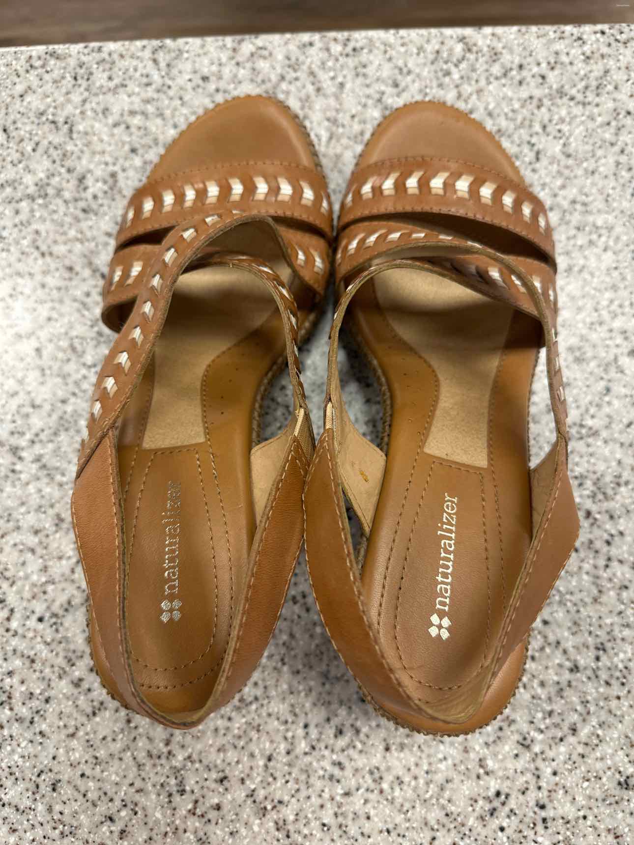 NATURALIZER Size 9 Camel sandal