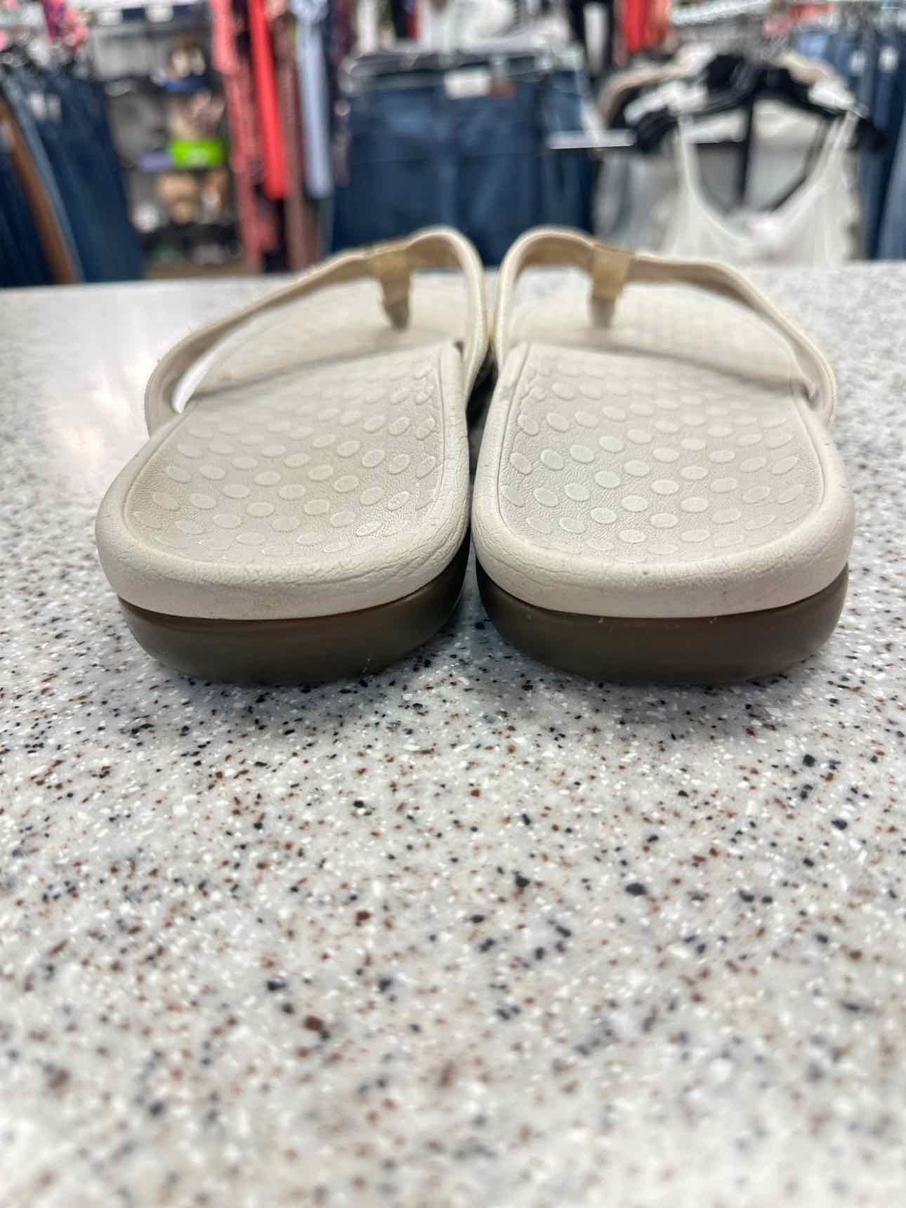 Vionic Size 7 Tan sandal