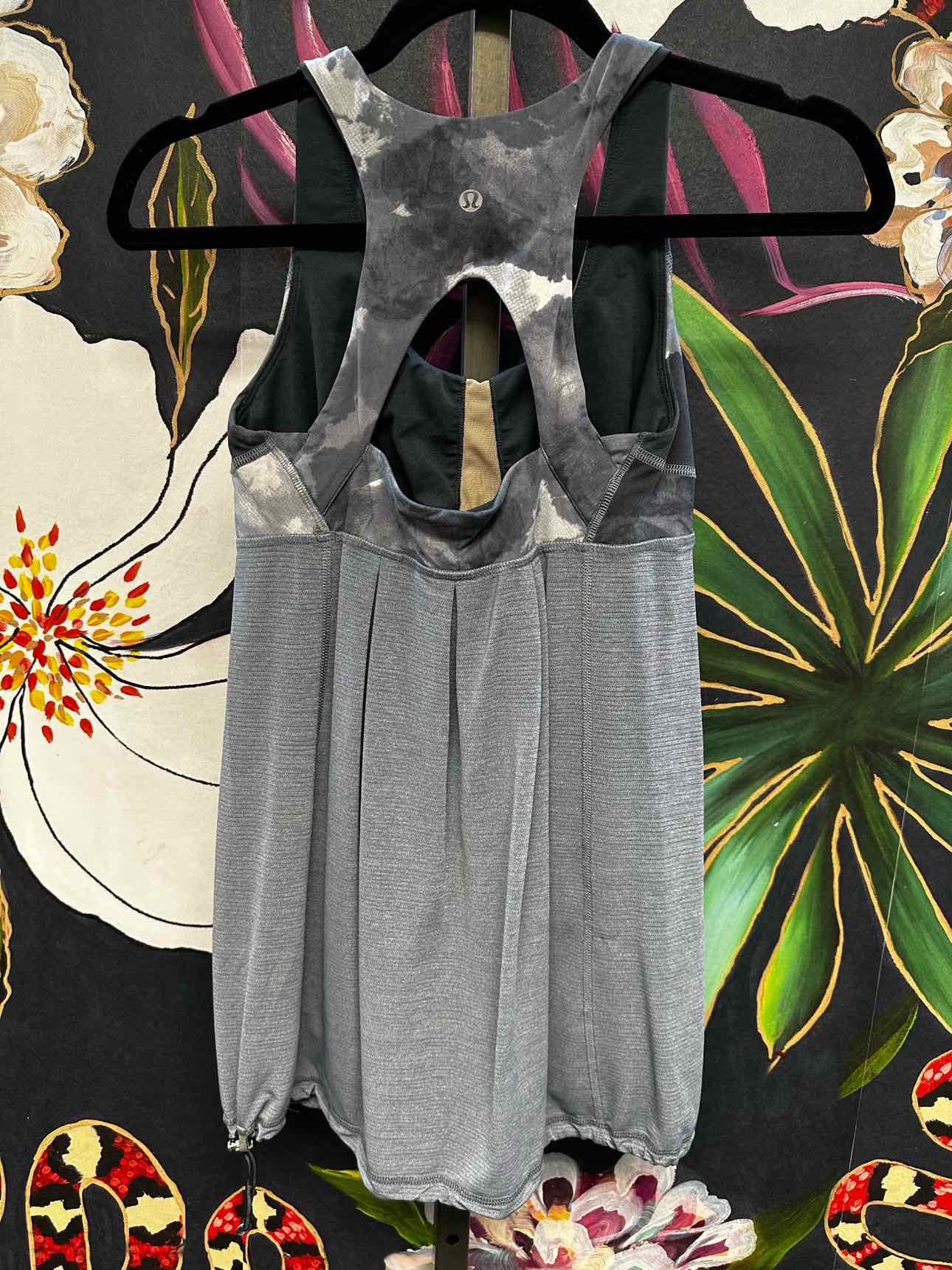 Lululemon Size 6 Grey Athletics