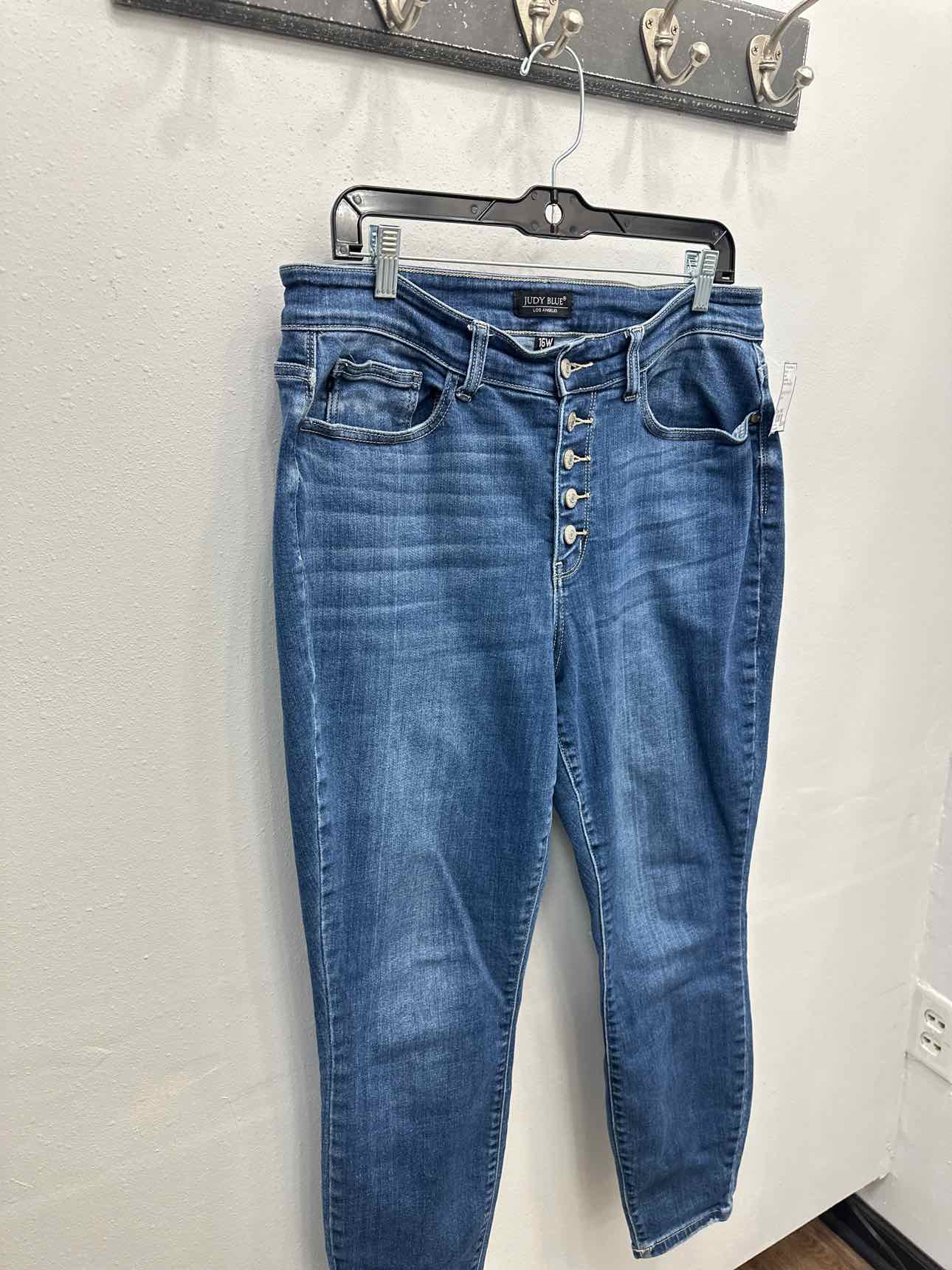 Judy Blue Jeans Size 16W Medium Wash Button Fly Skinny