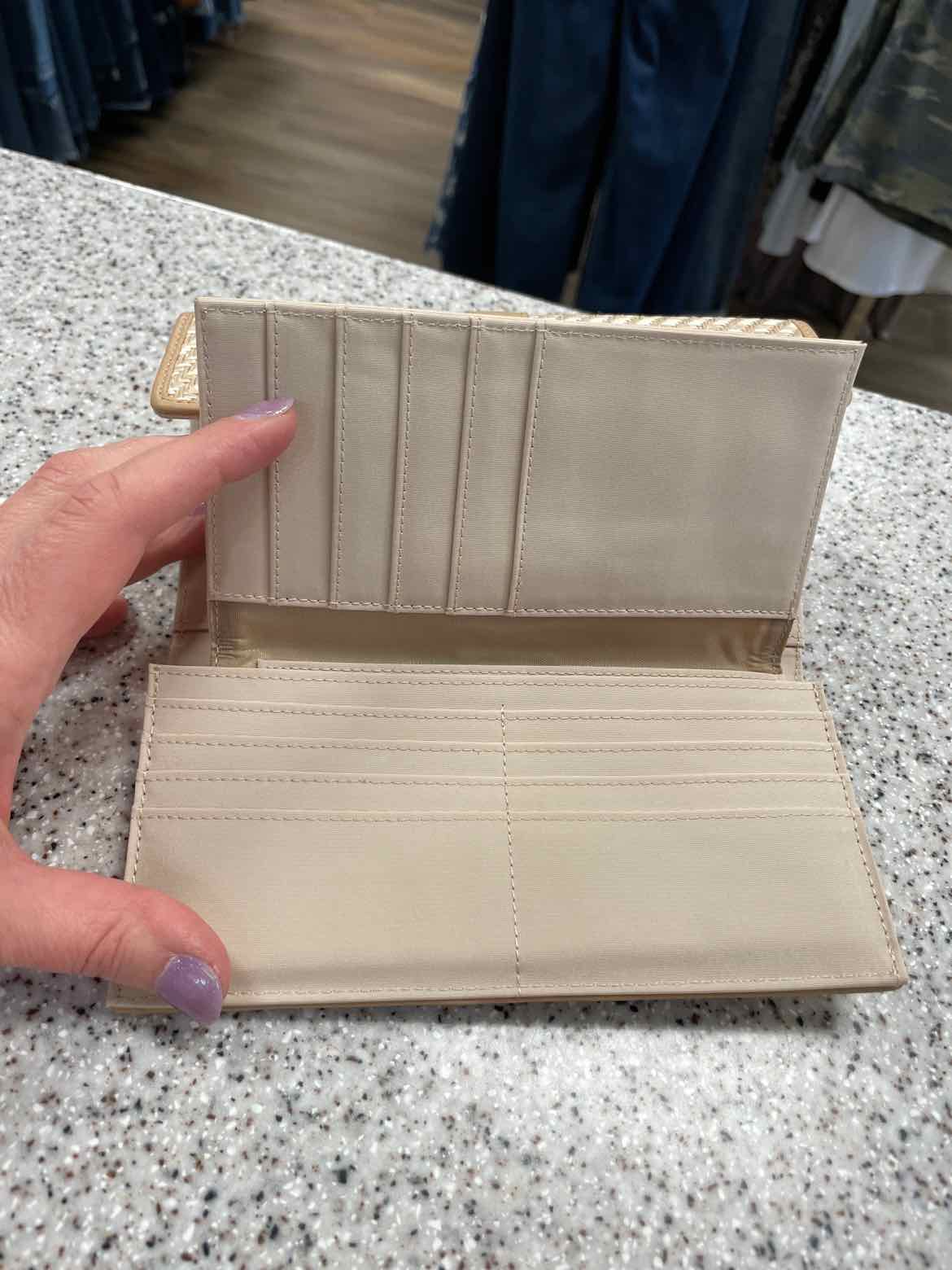 Liz Claiborne Size Large Beige Wallet