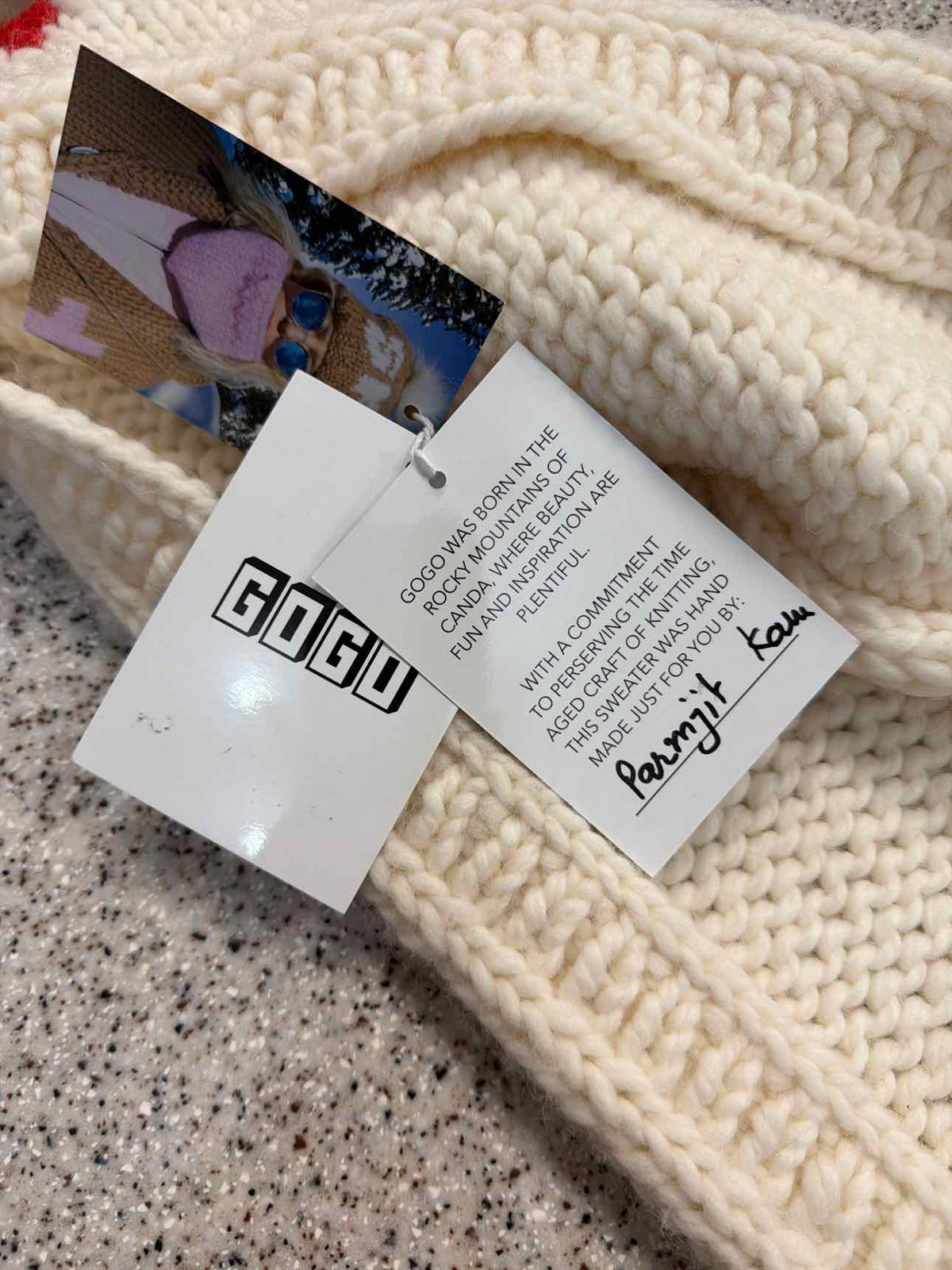 GOGO Cream-White Knit Hooded Scarf Heart Graphic NEW NWT