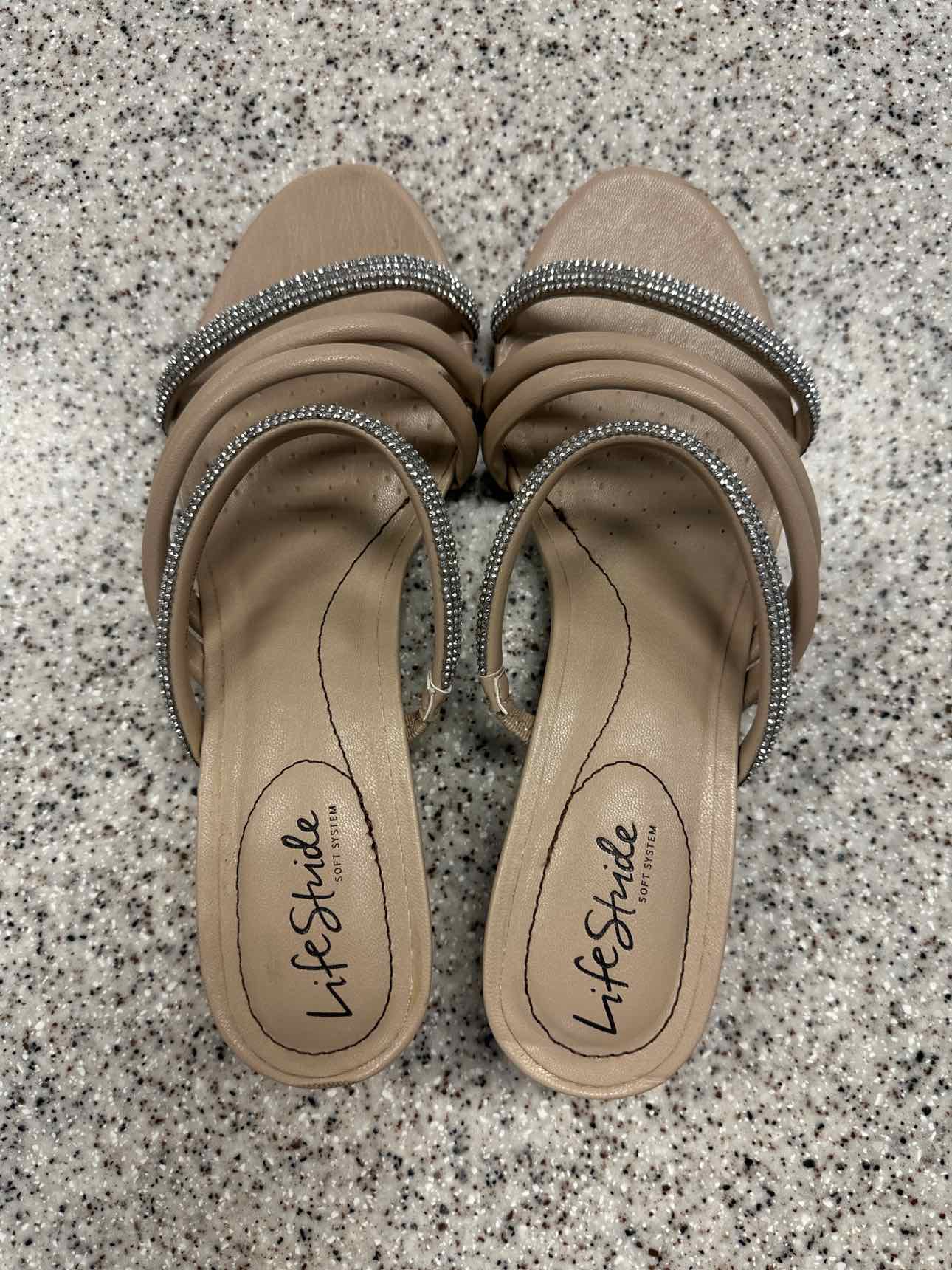 Life Stride Size 8 1/2 Nude sandal