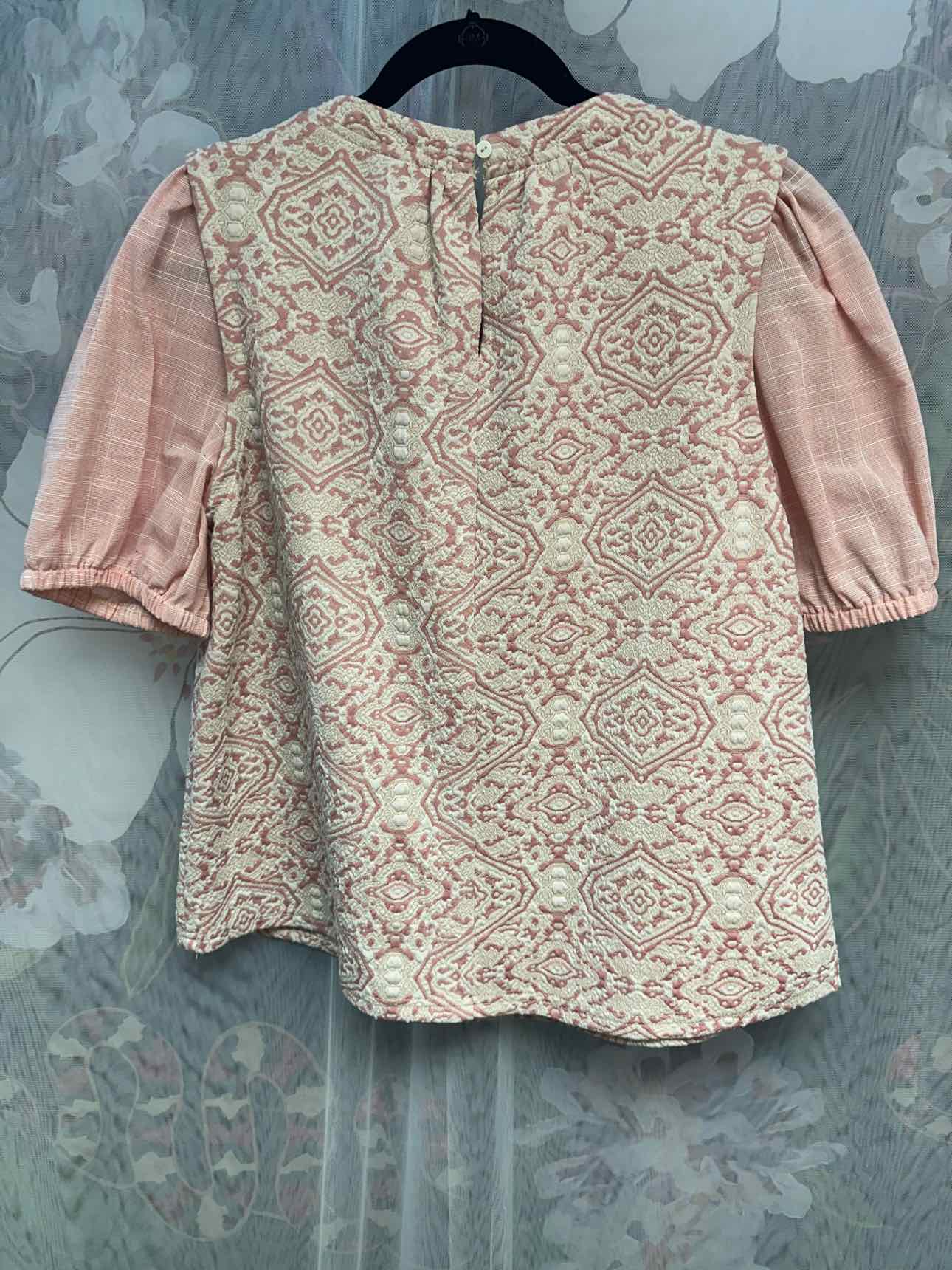 VOY Size Large Pink Top