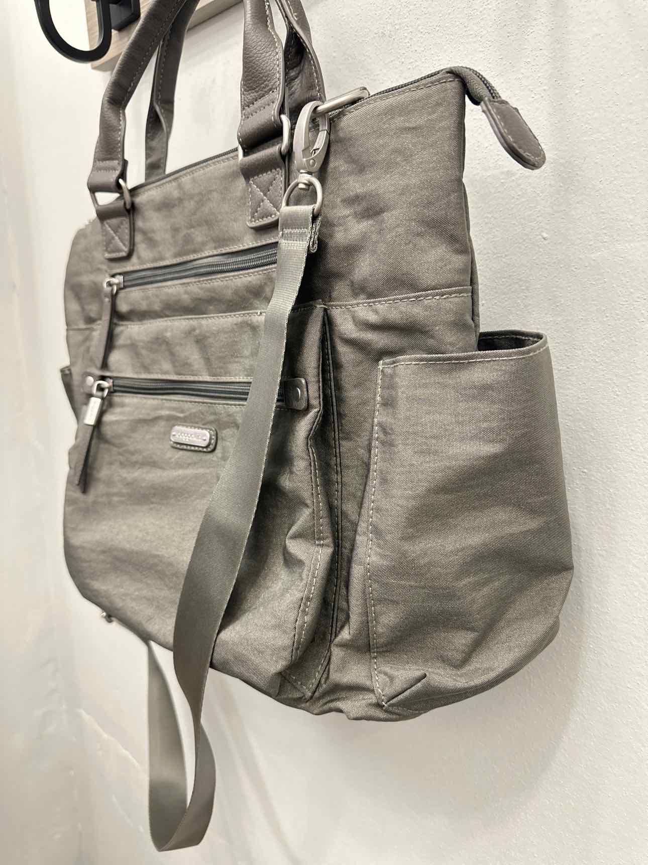 Baggallini Size Large Gray Handbags