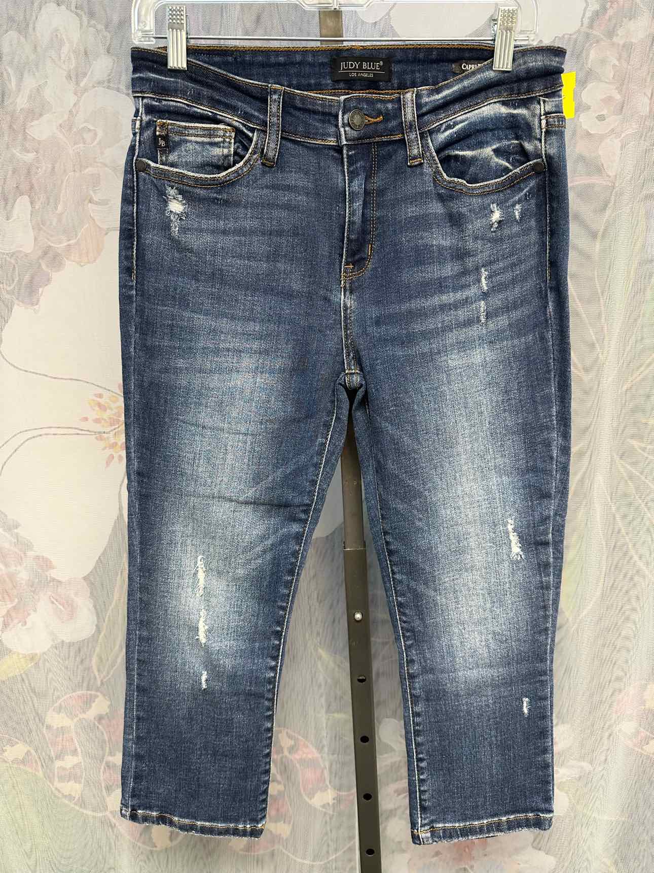 Judy Blue Size 9/29 Distressed Denim capris