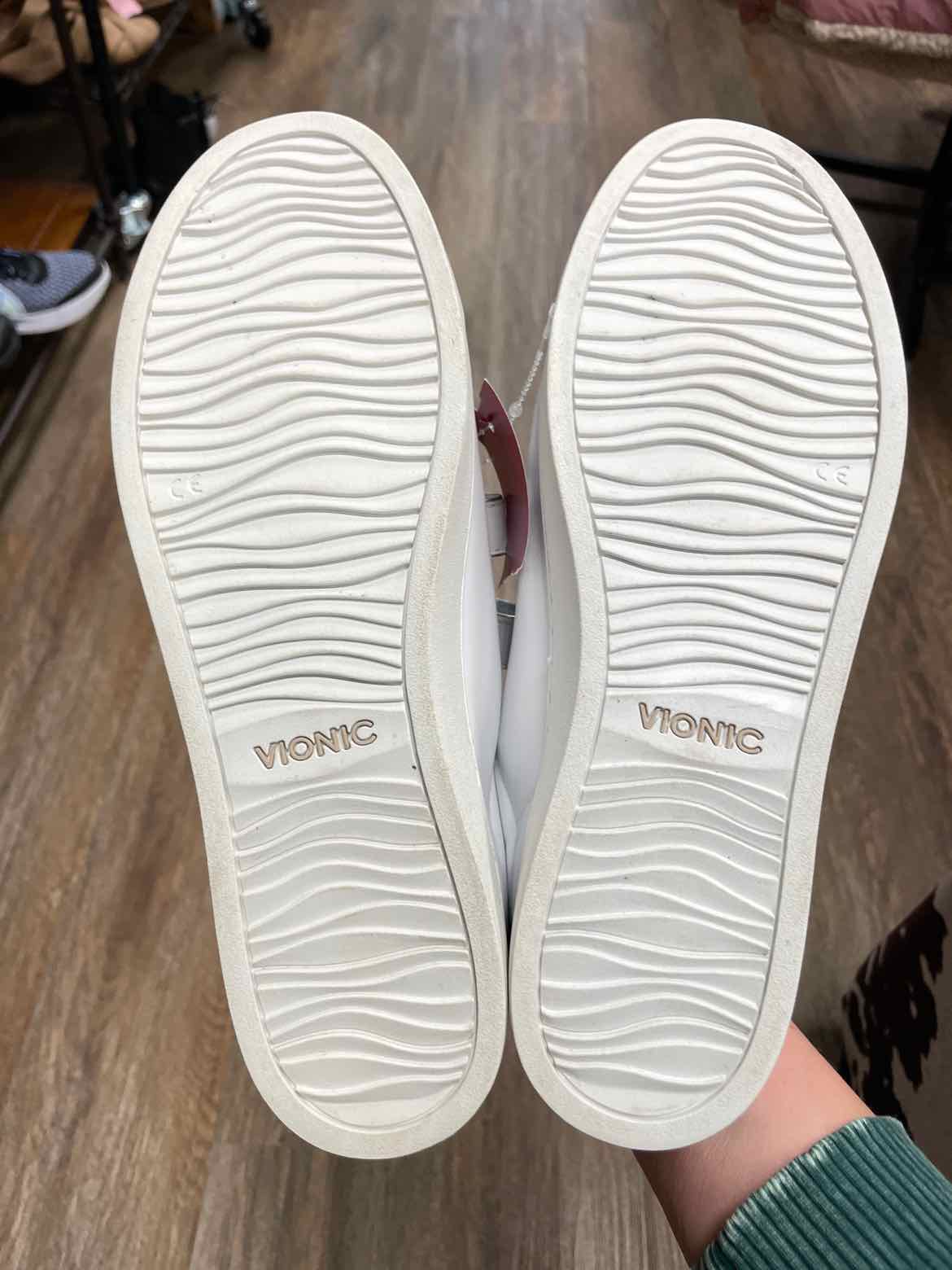 Vionic Size 10 White Shoes