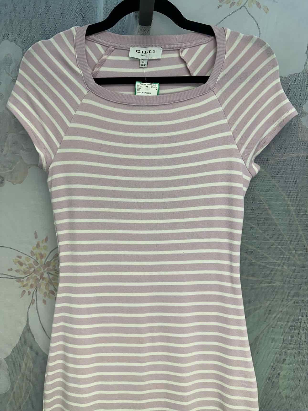 Gilli Size Small Lavender Dress