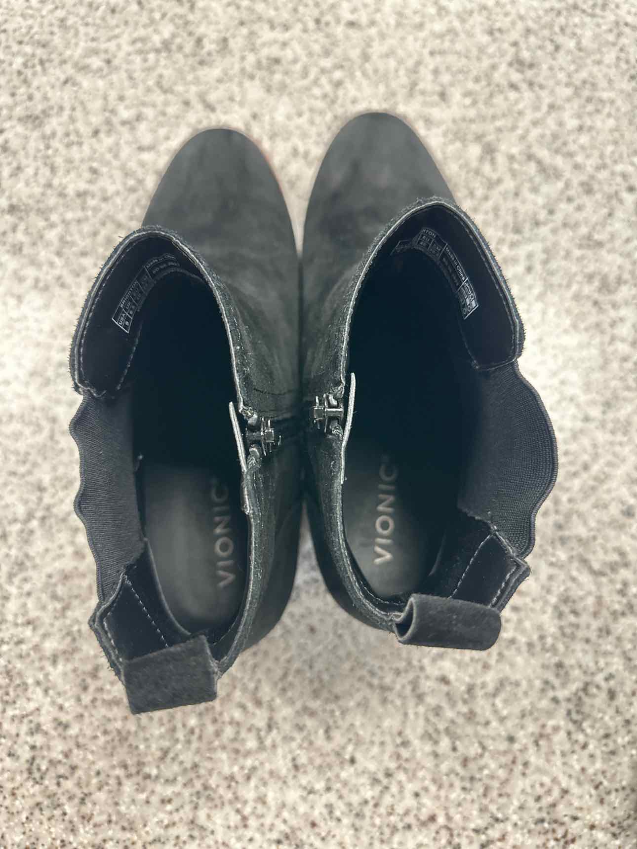 Vionic Size 9 Brighton Women's Black Suede Chelsea Ankle Boots