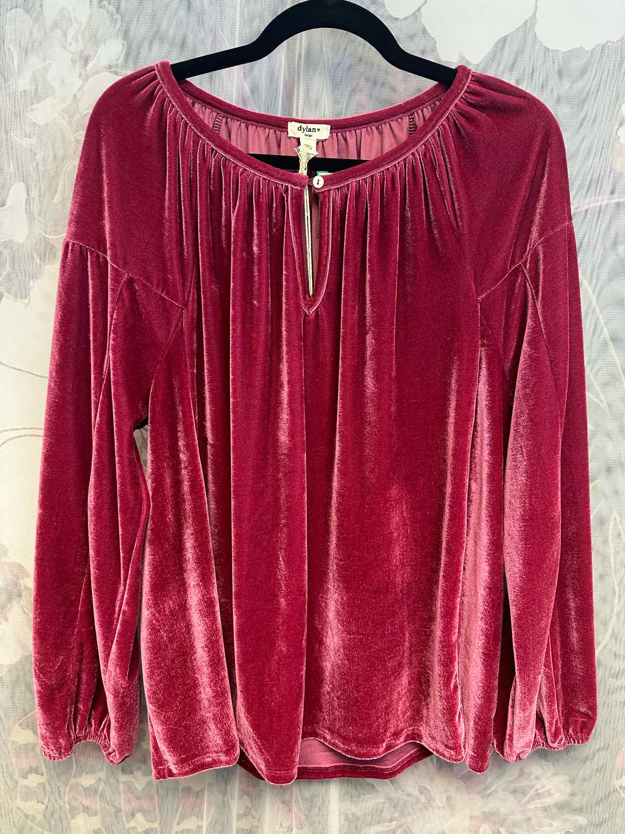 dylan NEW NWT Velour Keyhole Long Sleeve Size Large Fuchsia Top